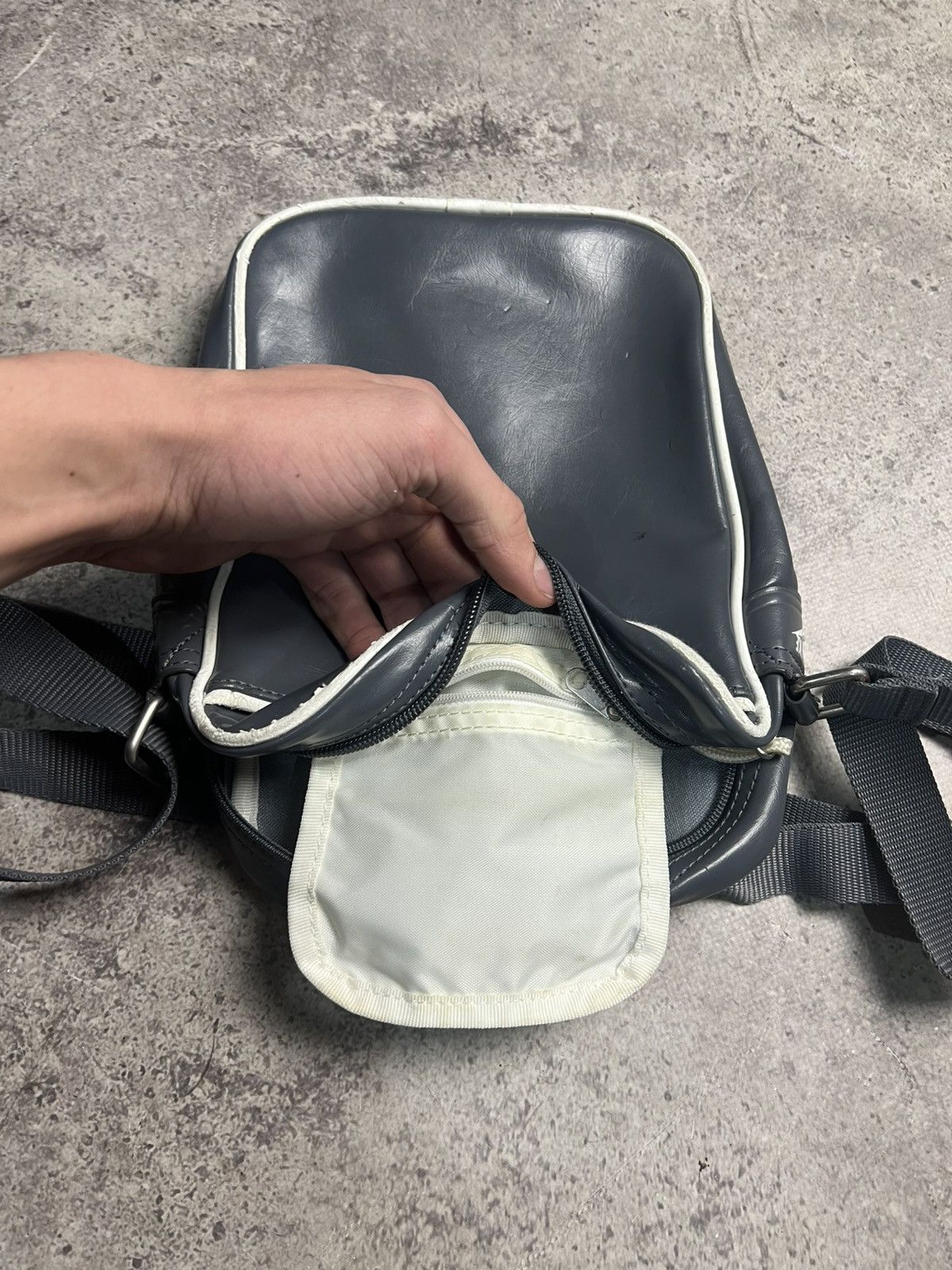 Nike Vintage Nike Leather Bag 90s Y2K Size ONE SIZE - 4 Thumbnail