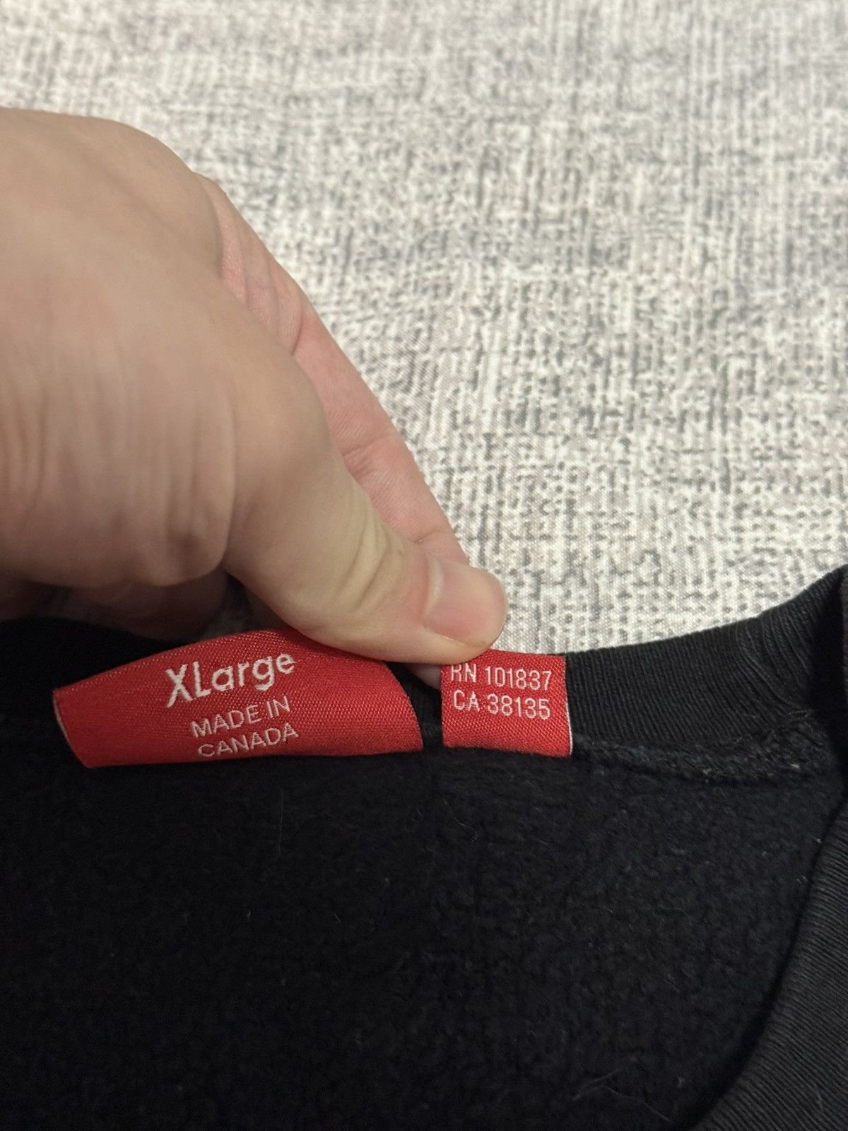 Supreme Supreme fw18 black on black box logo crewneck Size US XL / EU 56 / 4 - 3 Thumbnail