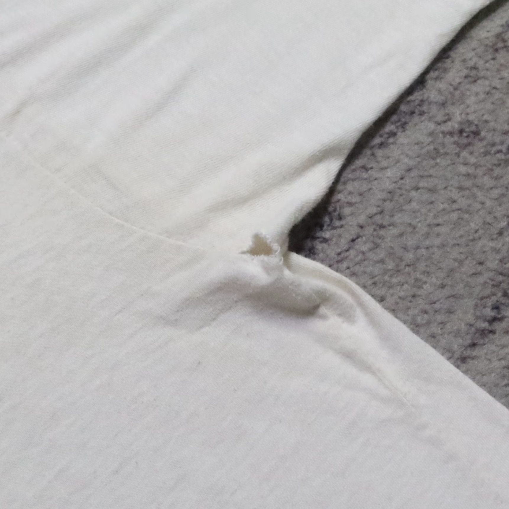 Vintage VINTAGE 90s Same Thing Different Day T-Shirt Shirt Mens L White Size US L / EU 52-54 / 3 - 7 Thumbnail