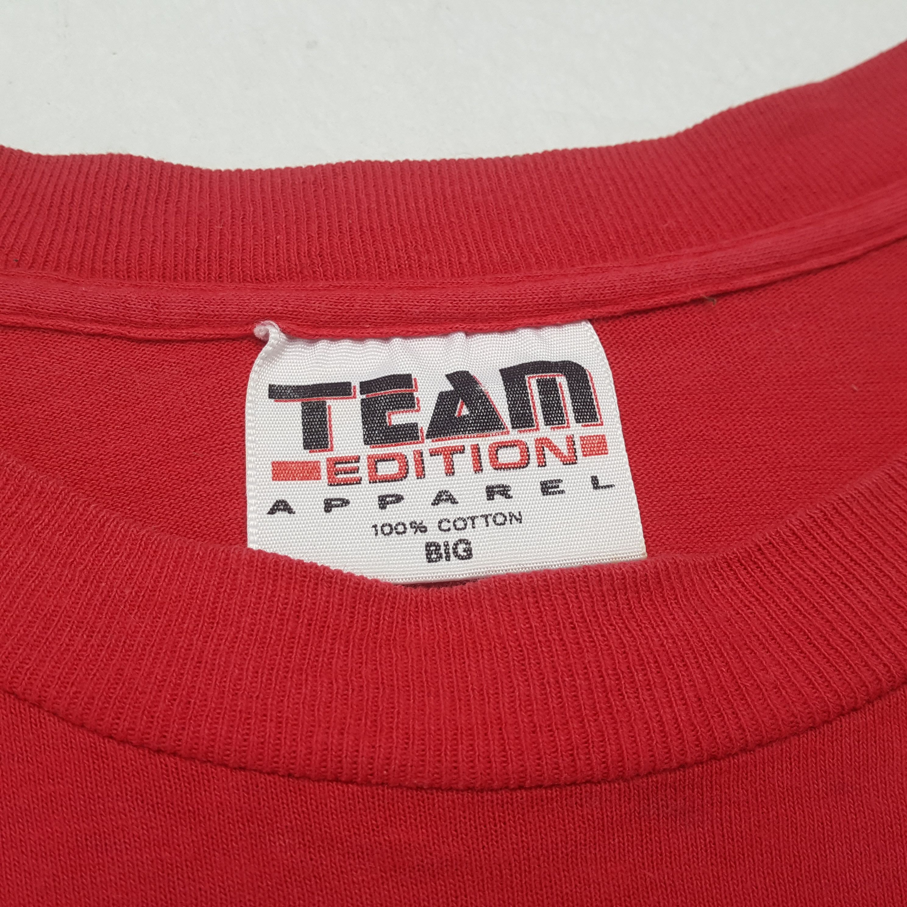 Vintage Vintage Runnin'Rebels Basketball Team T-Shirt C276N66 Size US L / EU 52-54 / 3 - 4 Thumbnail