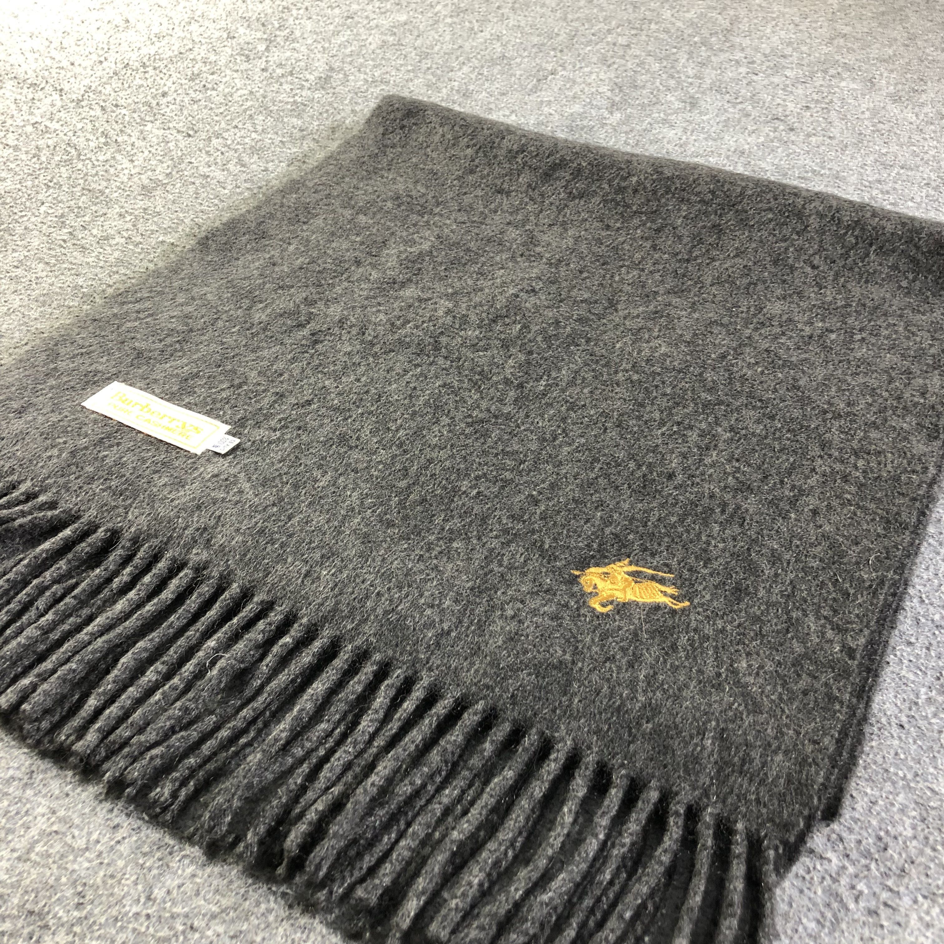 Burberry Burberrys Plain Cashmere Scarf Muffler V1765 Size ONE SIZE - 3 Thumbnail