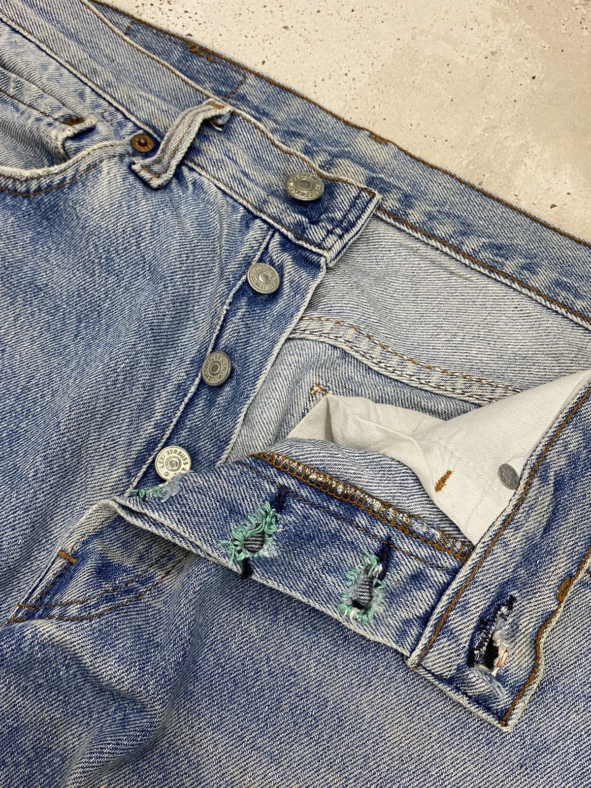 Levi's Vintage 80s Levis Big E Button 555 Distressed Light blue Jea Size US 29 - 6 Thumbnail