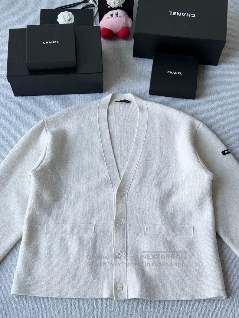 Balenciaga Balenciaga White wool knitted cardigan Size US M / EU 48-50 / 2 - 1 Thumbnail