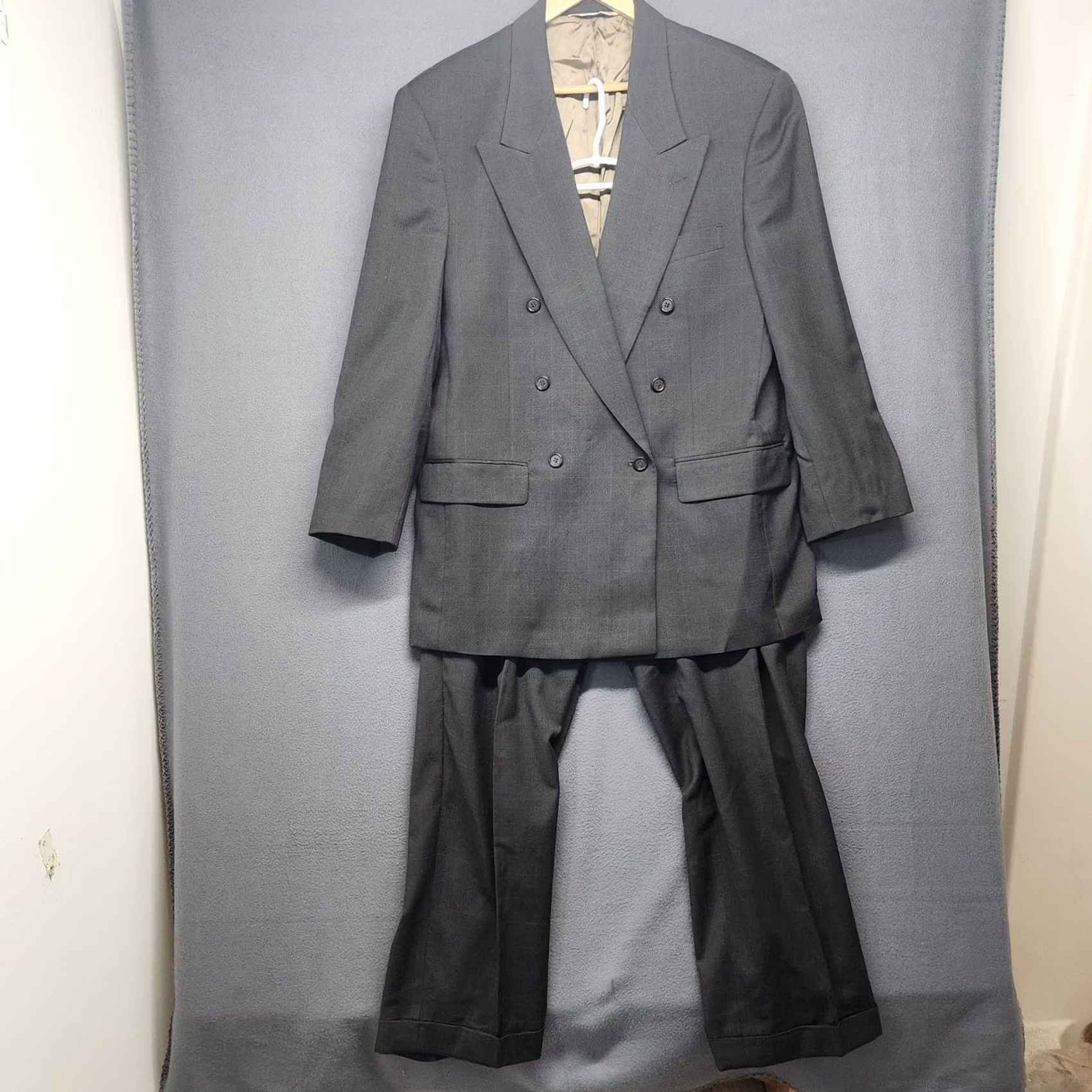 Evan Picone VINTAGE Evan Picone Suit Men Gray Plaid 100% Wool 44R W32 L29 Double Breasted Pleated Cuffed 2 Piece Men’s Wool Suit Size 44R - 2 Thumbnail