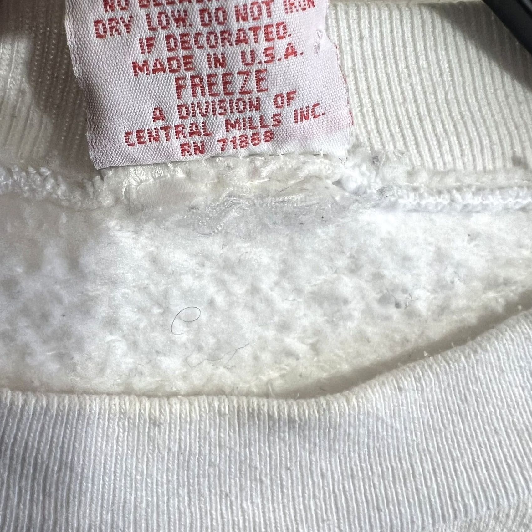 Vintage VINTAGE Freeze Sweatshirt Bugs Bunny Christmas 1994 XL White Men XL Christmas Bugs Bunny 90s Pullover Mens Size US XL / EU 56 / 4 - 6 Thumbnail