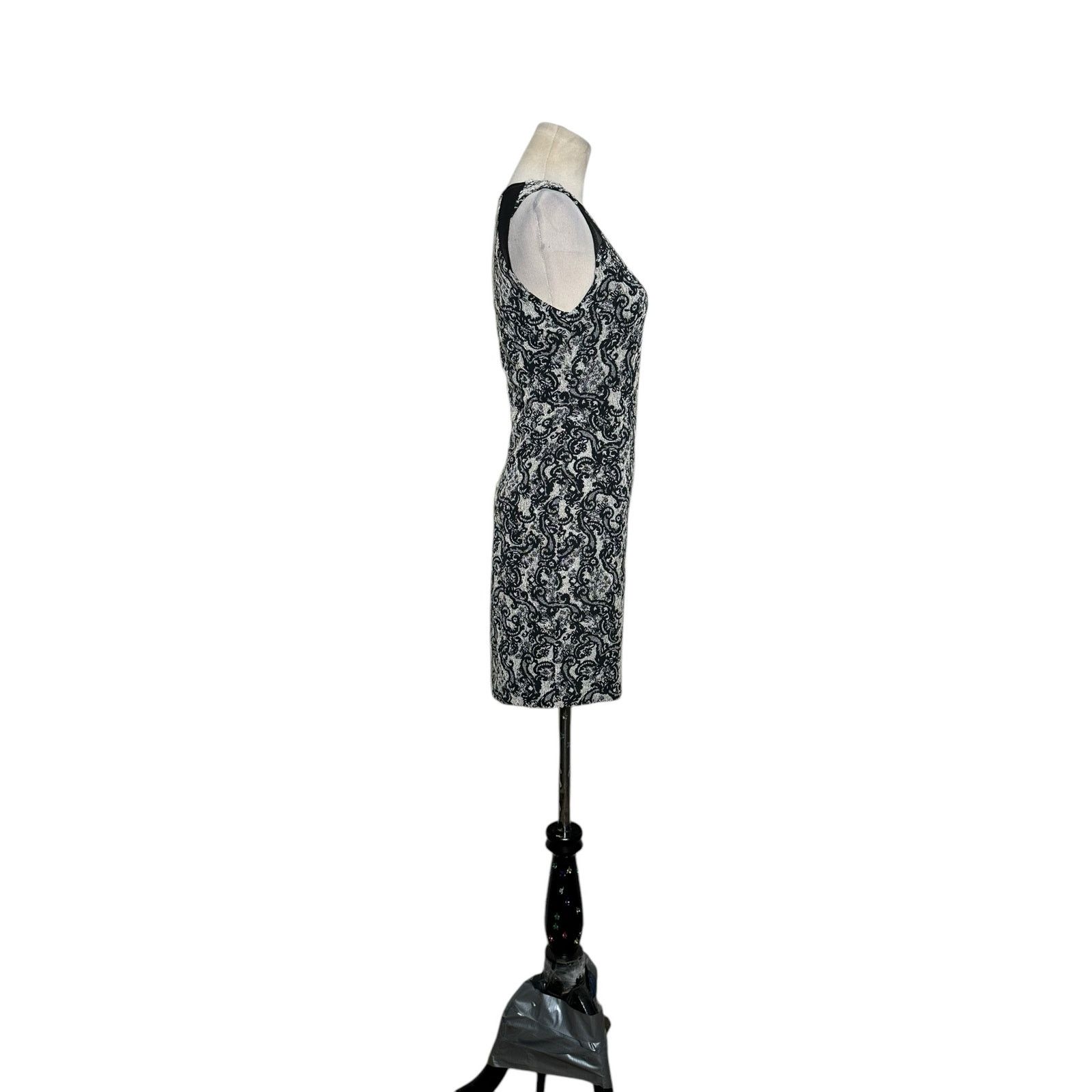 Alice + Olivia Alice + Olivia Thalia Sleeveless Brocade Mini Dress Size 2 Size XS / US 0-2 / IT 36-38 - 7 Thumbnail