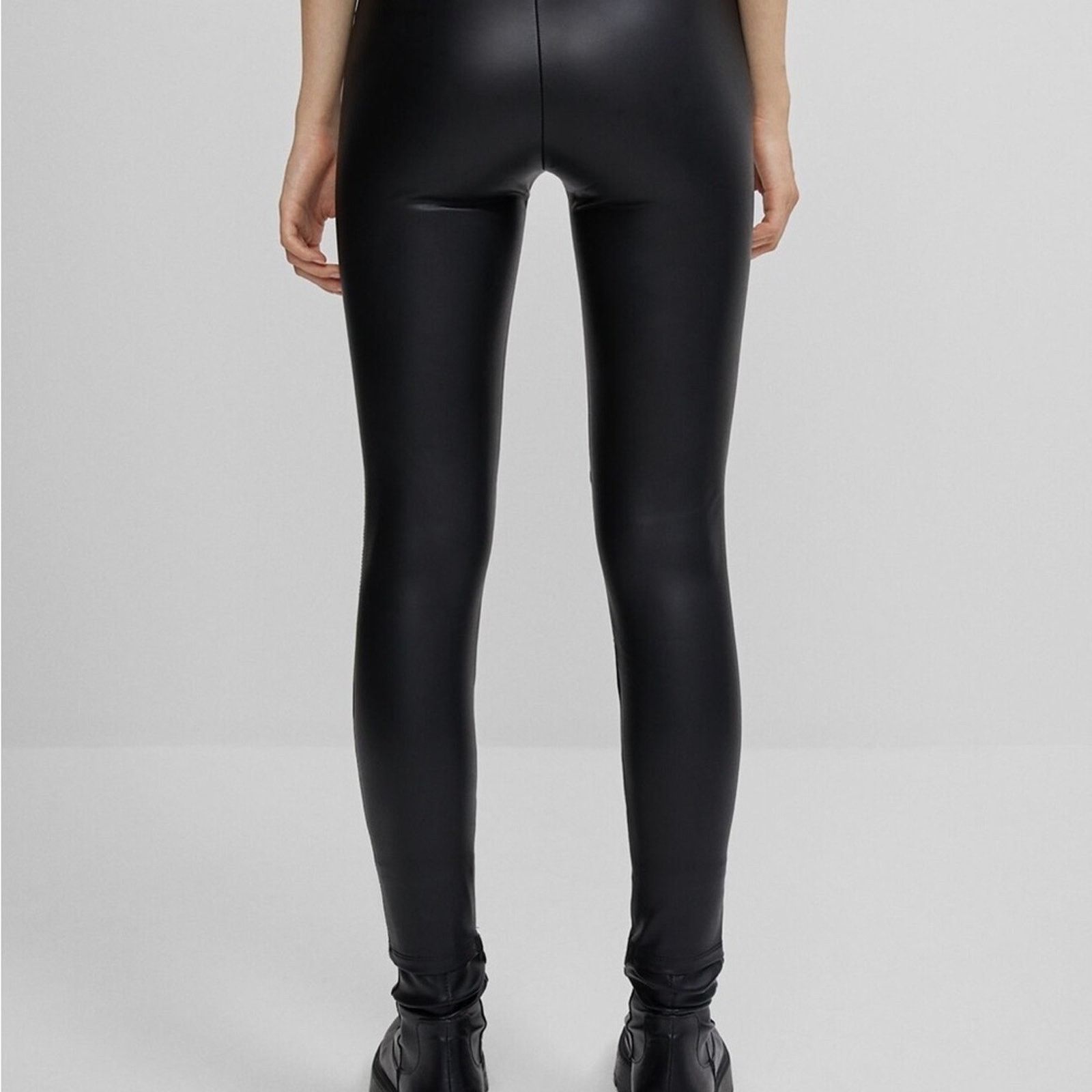 Bershka Bershka High Waisted Faux Leather Fitted Pants Leggings Size 25" / US 0 / IT 36 - 6 Thumbnail