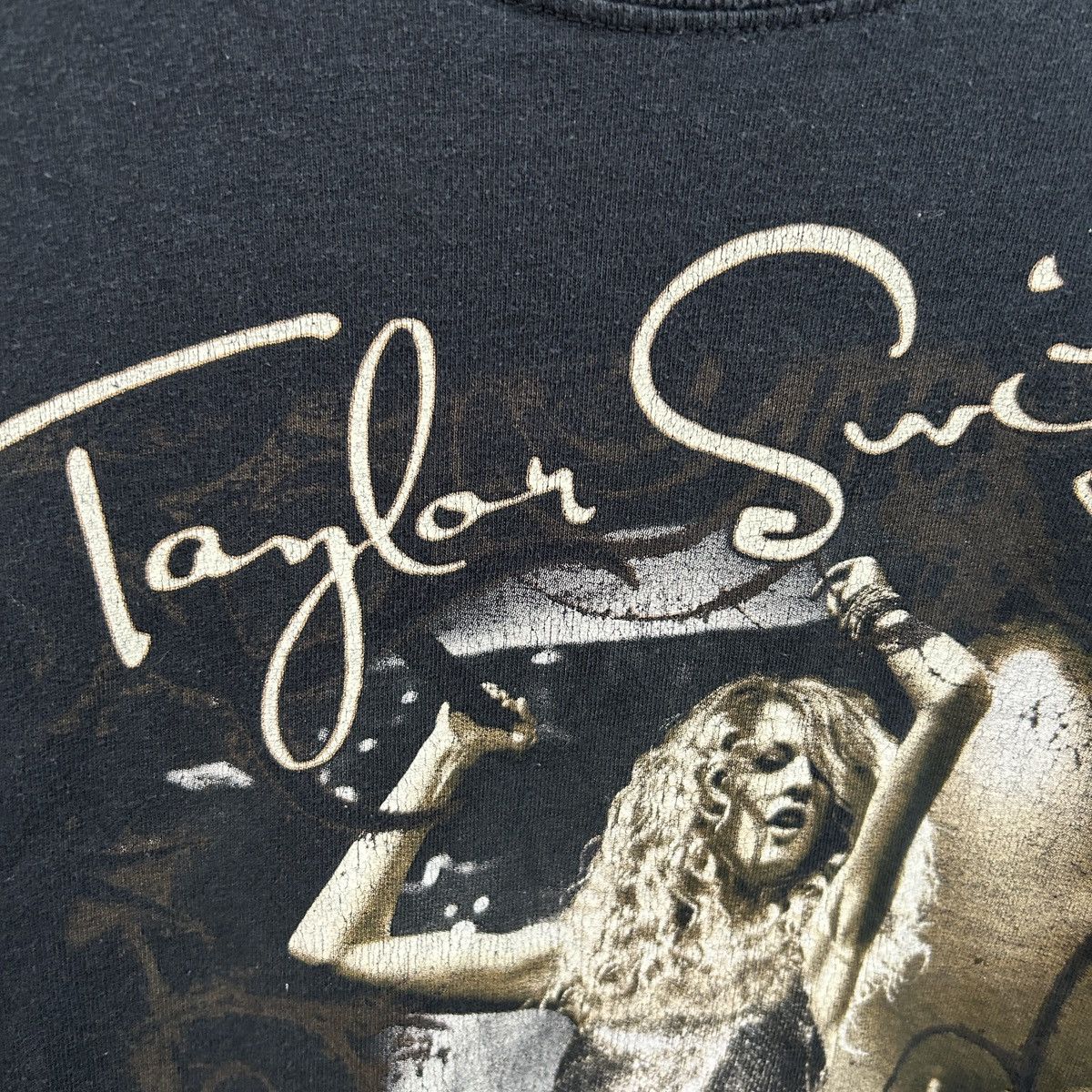 Gildan Gildan Taylor Swift 2009 Fearless Tour Tee Sz M - "Everette" Size M / US 6-8 / IT 42-44 - 7 Thumbnail