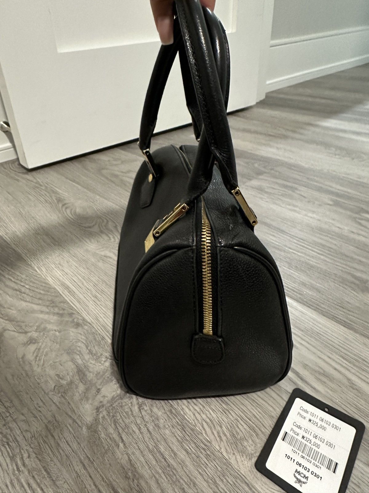 MCM MCM Black Pebble Leather Boston Satchel w/ Gold Hardware Size ONE SIZE - 4 Thumbnail