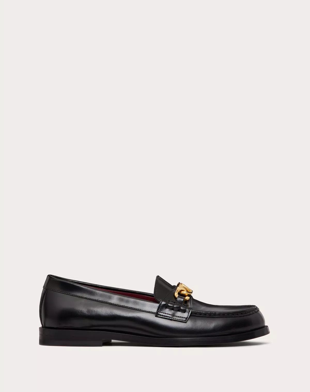 Valentino o1s1wg110426 Vlogo Chain Calfskin Loafers in Black Size US 6 / IT 36 - 1 Thumbnail