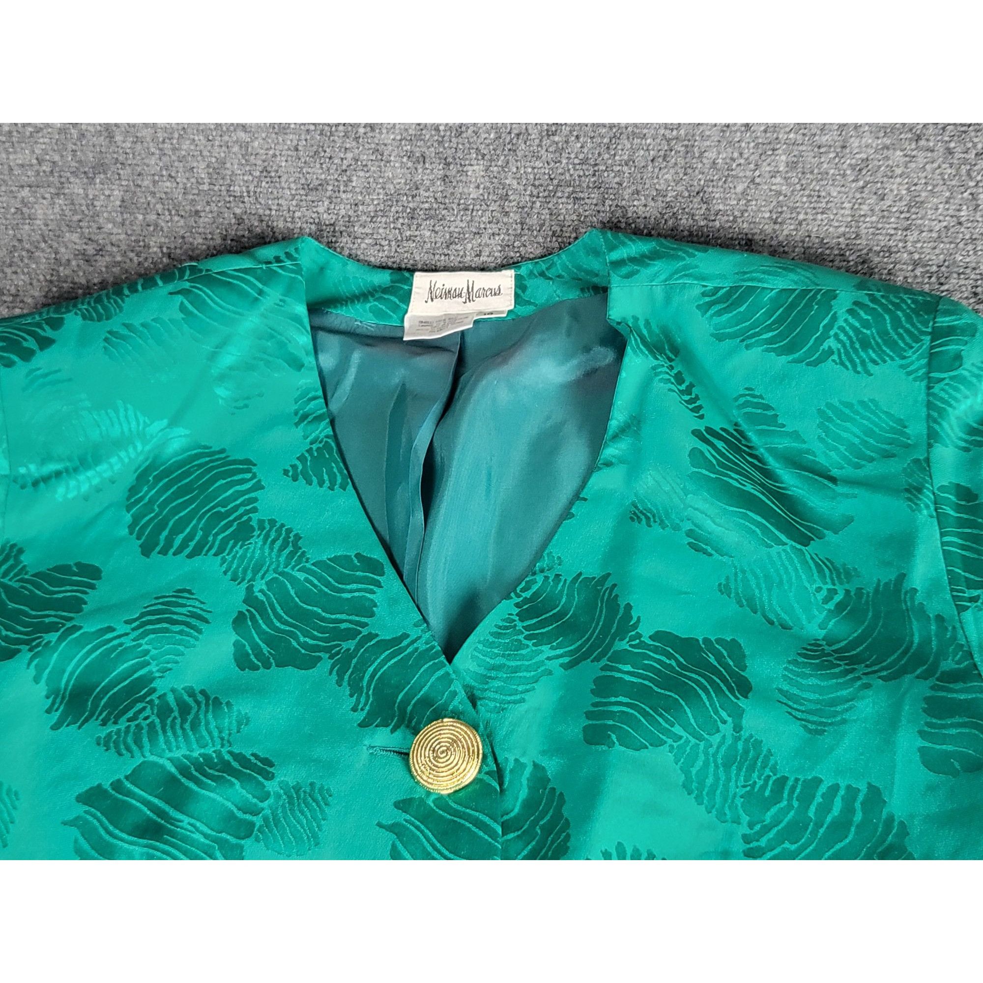 Neiman Marcus Vintage Neiman Marcus VNeck Blazer Women Sz 10 Green Floral Size L / US 10 / IT 46 - 3 Thumbnail