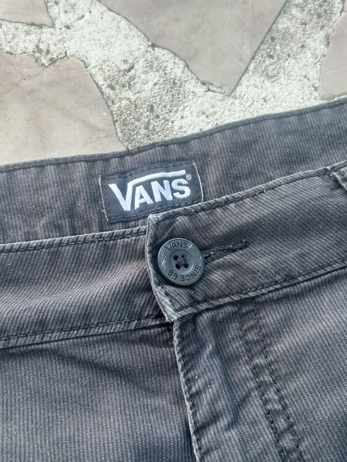 Vans Vans Black Shorts Size US 36 / EU 52 - 5 Thumbnail