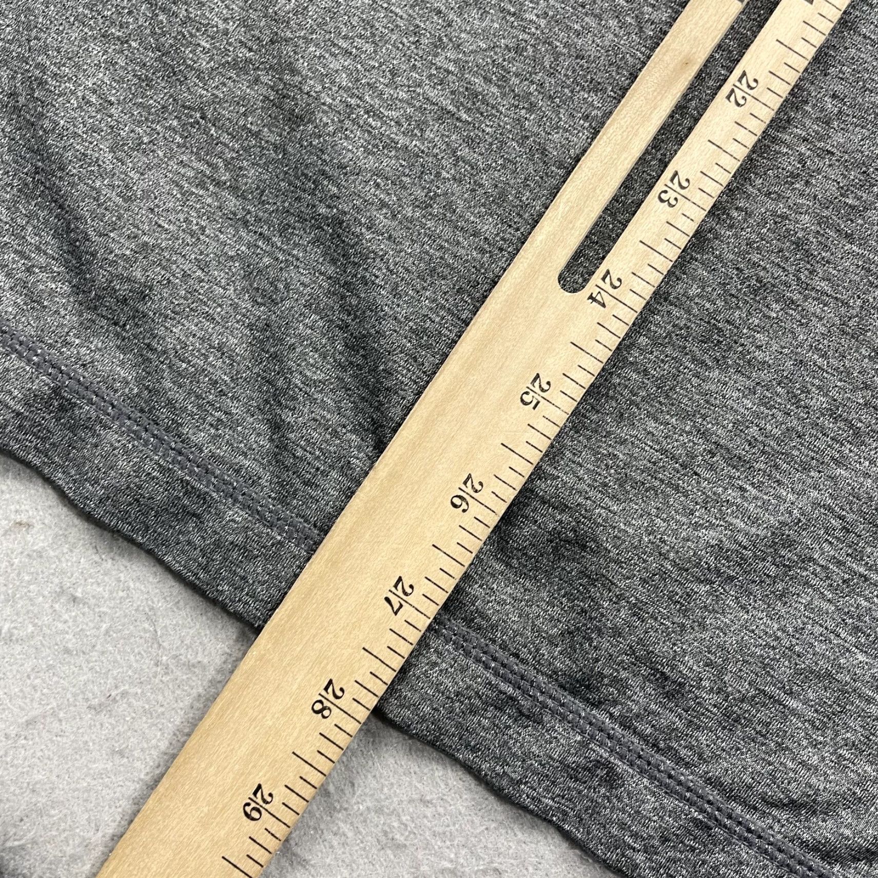 Vuori Vuori Shirt Mens Medium Gray Tradewind Performance Tee Pocket Gym Workout Logo Shirt Size US M / EU 48-50 / 2 - 8 Thumbnail