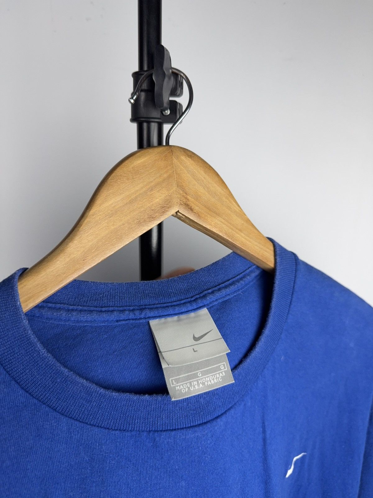 Nike Vintage 90s Retro Nike Basic Small Swoosh Embroidered Tee Size US L / EU 52-54 / 3 - 6 Thumbnail