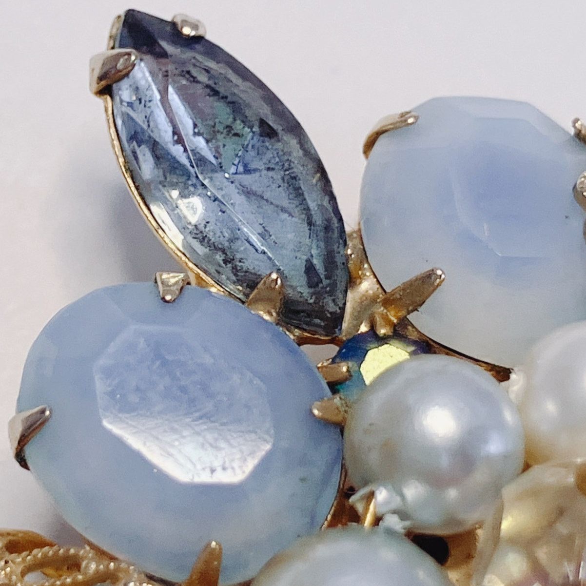 Vintage Mid Century Brooch Blue Glass Faux Pearl Rhinestone Cluster Size ONE SIZE - 6 Thumbnail