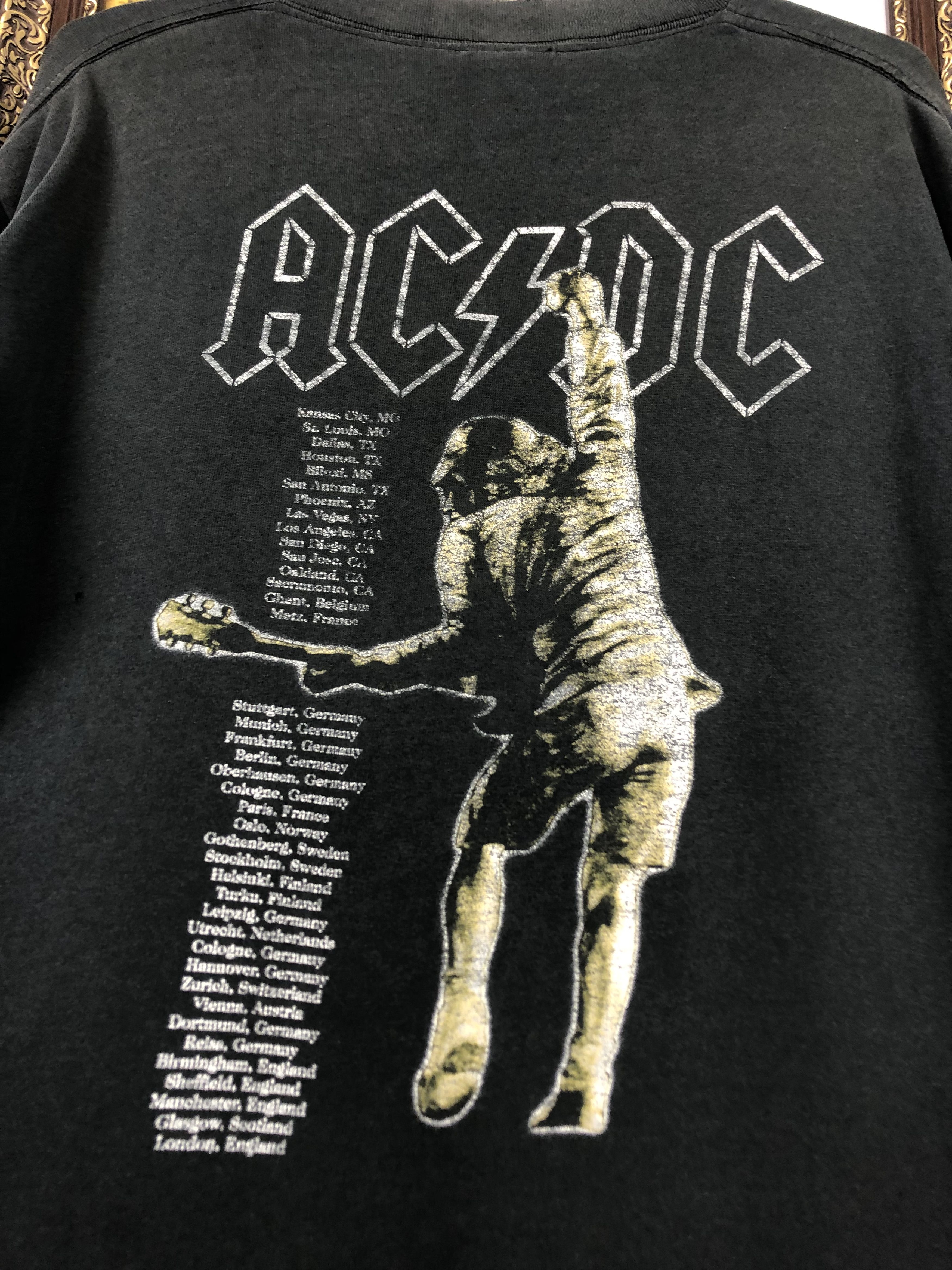 Band Tees Vintage 90's ACDC Ac/Dc Band Tour Shirt Mens Tee Over Print Size US L / EU 52-54 / 3 - 6 Thumbnail