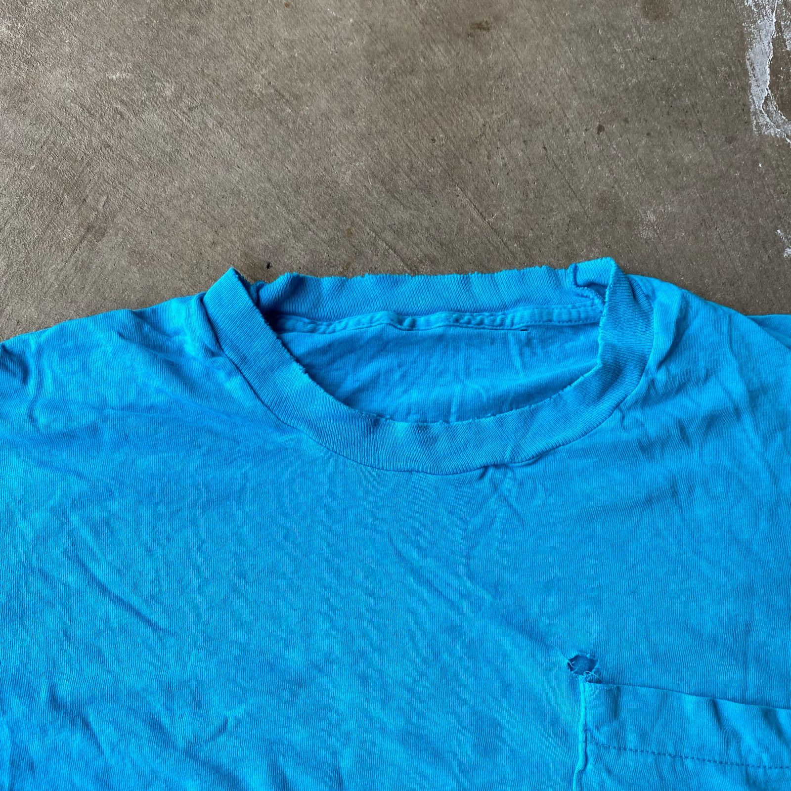 Vintage VINTAGE 80S TEAL DISTRESSED T-SHIRT SZ MEDIUM Size US M / EU 48-50 / 2 - 4 Thumbnail
