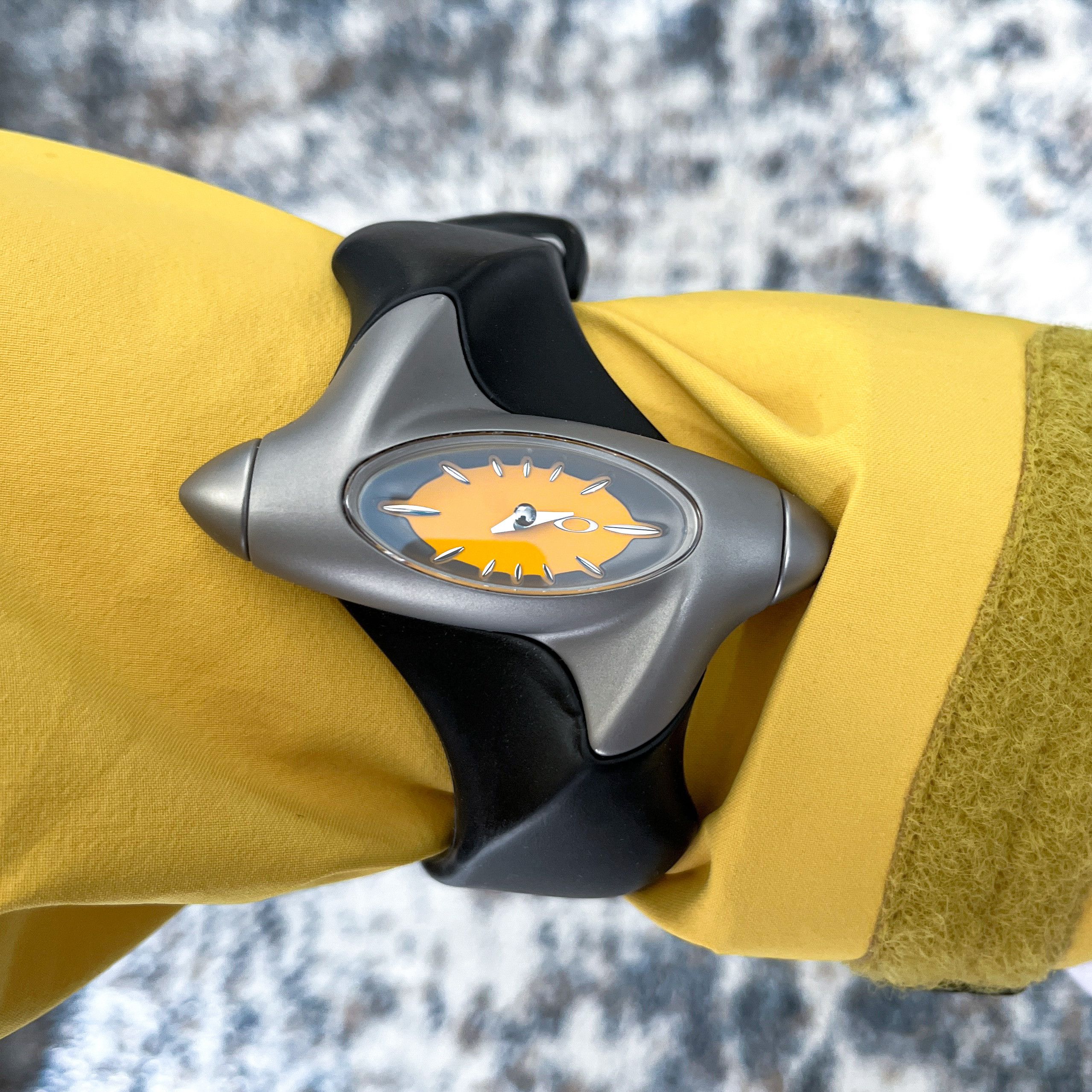 Oakley RARE 2001 OAKLEY TORPEDO WATCH YELLOW DIAL BLADE CRUSH ICON 