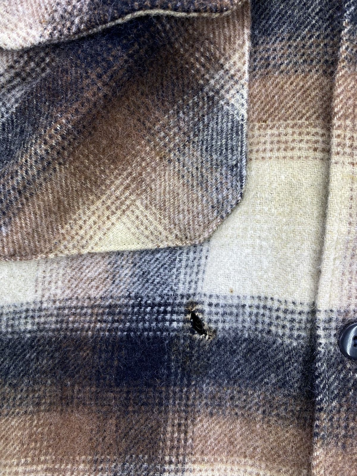 Flannel Vintage Levis Alaska Shadow Plaids Shirts Button Ups Flannel Size US L / EU 52-54 / 3 - 12 Thumbnail