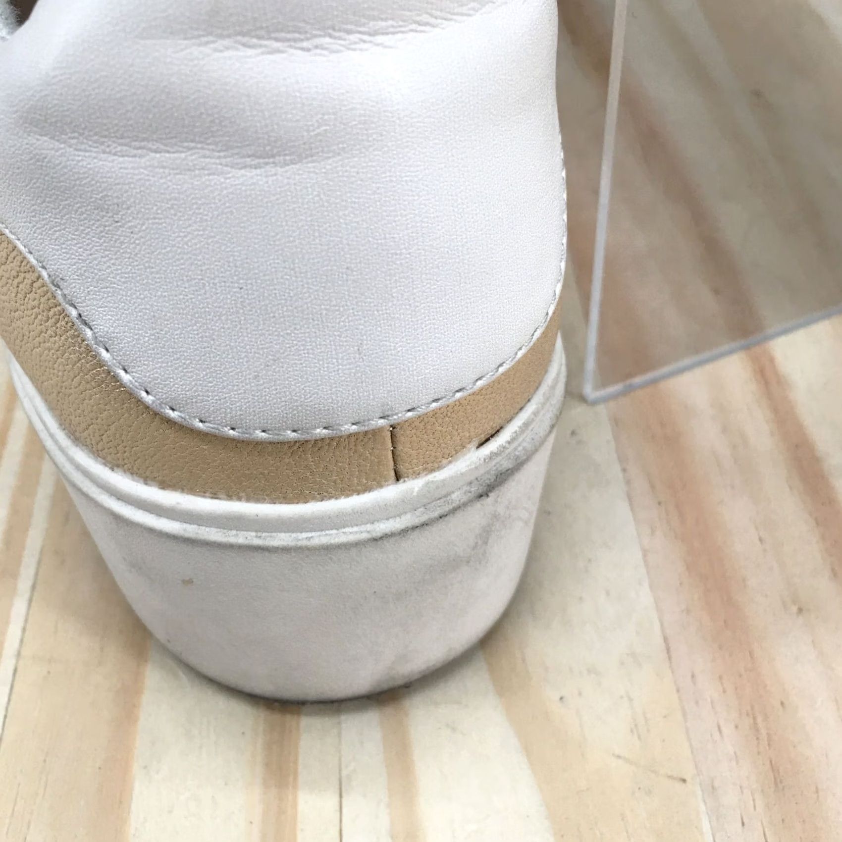 Naturalizer Naturalizer Womens 7.5 W Wide Morrison 2.0 Casual Sneakers Gold Leather Low Top Size M / US 6-8 / IT 42-44 - 4 Thumbnail
