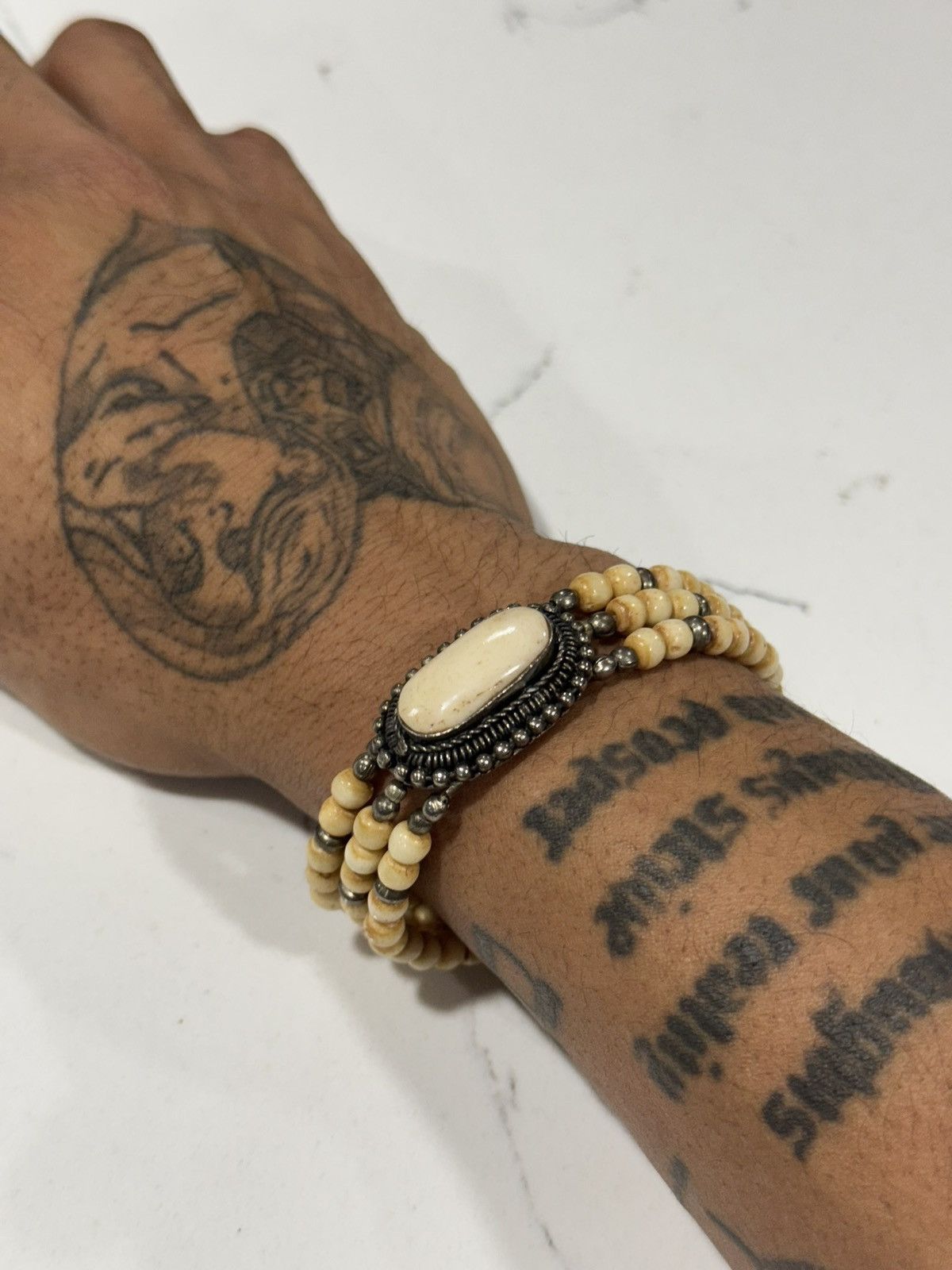 Jewelry Vintage bone beads and silver tone metal bracelet Size ONE SIZE - 13 Thumbnail