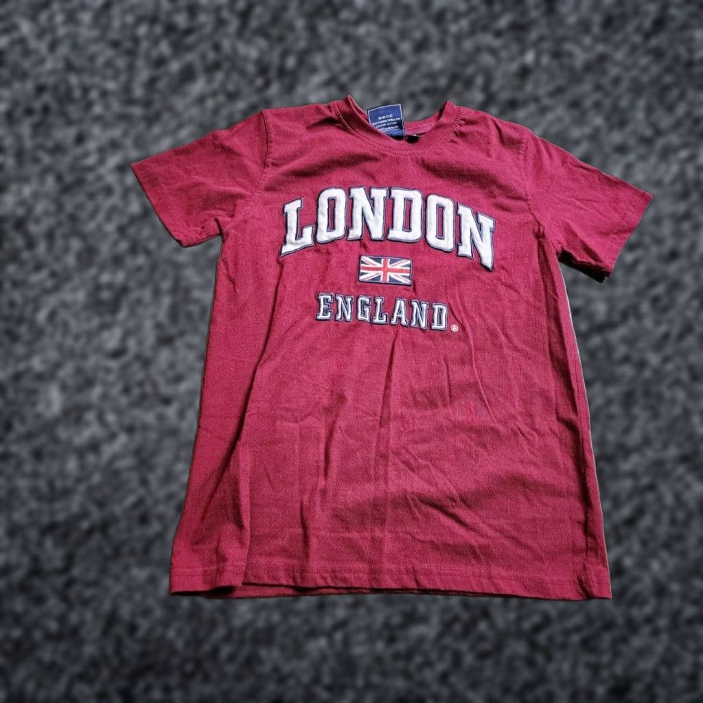 Vintage VINTAGE London England Embroidered Red T Shirt Mens S Slim Fit Travel Souvenir Size US S / EU 44-46 / 1 - 1 Thumbnail
