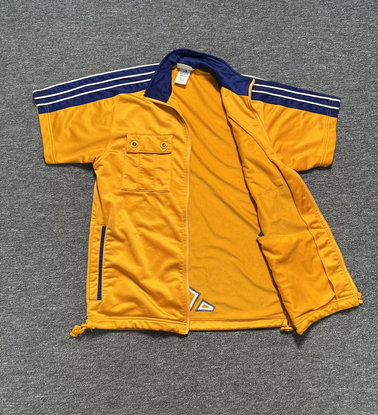 Adidas Vintage Adidas Men's L Short Sleeve Track Jacket Full Zip Size US L / EU 52-54 / 3 - 3 Thumbnail