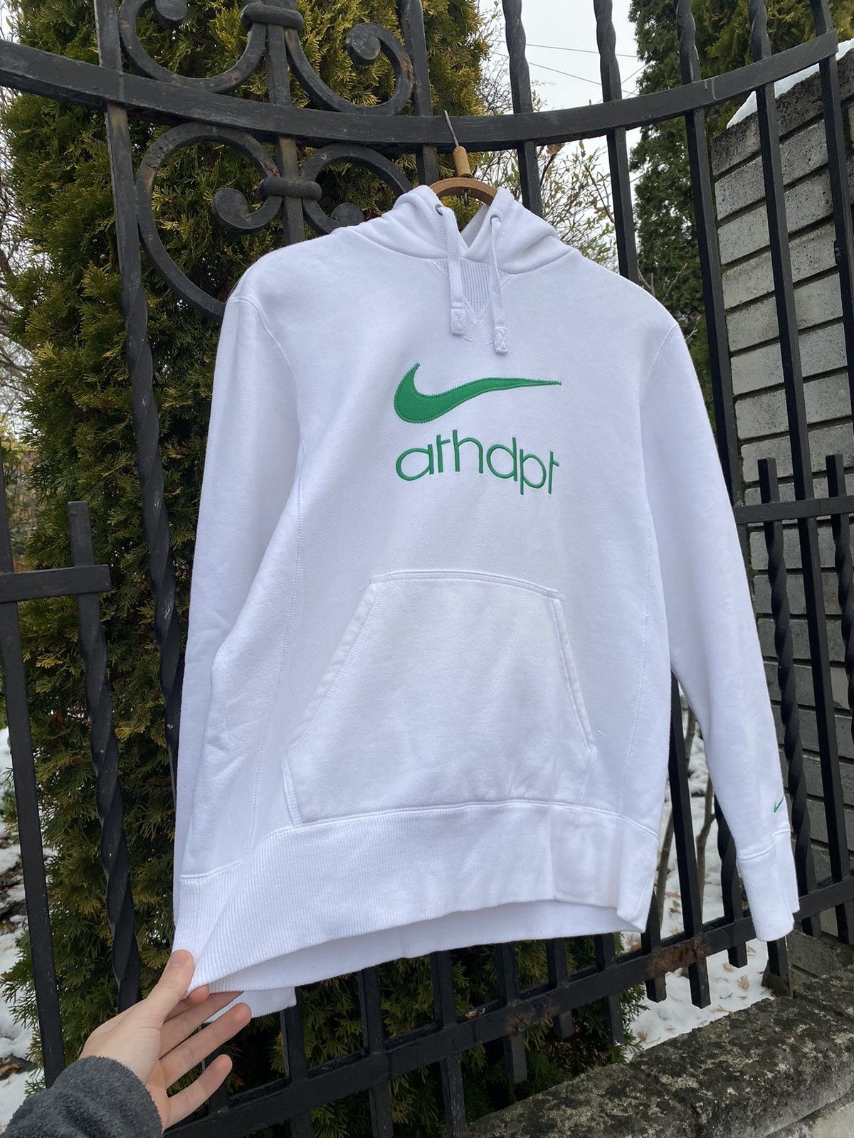 Nike × Vintage Vintage Nike Center Logo Swoosh Hoodie ATHDPT White M Y2K Size US M / EU 48-50 / 2 - 4 Thumbnail