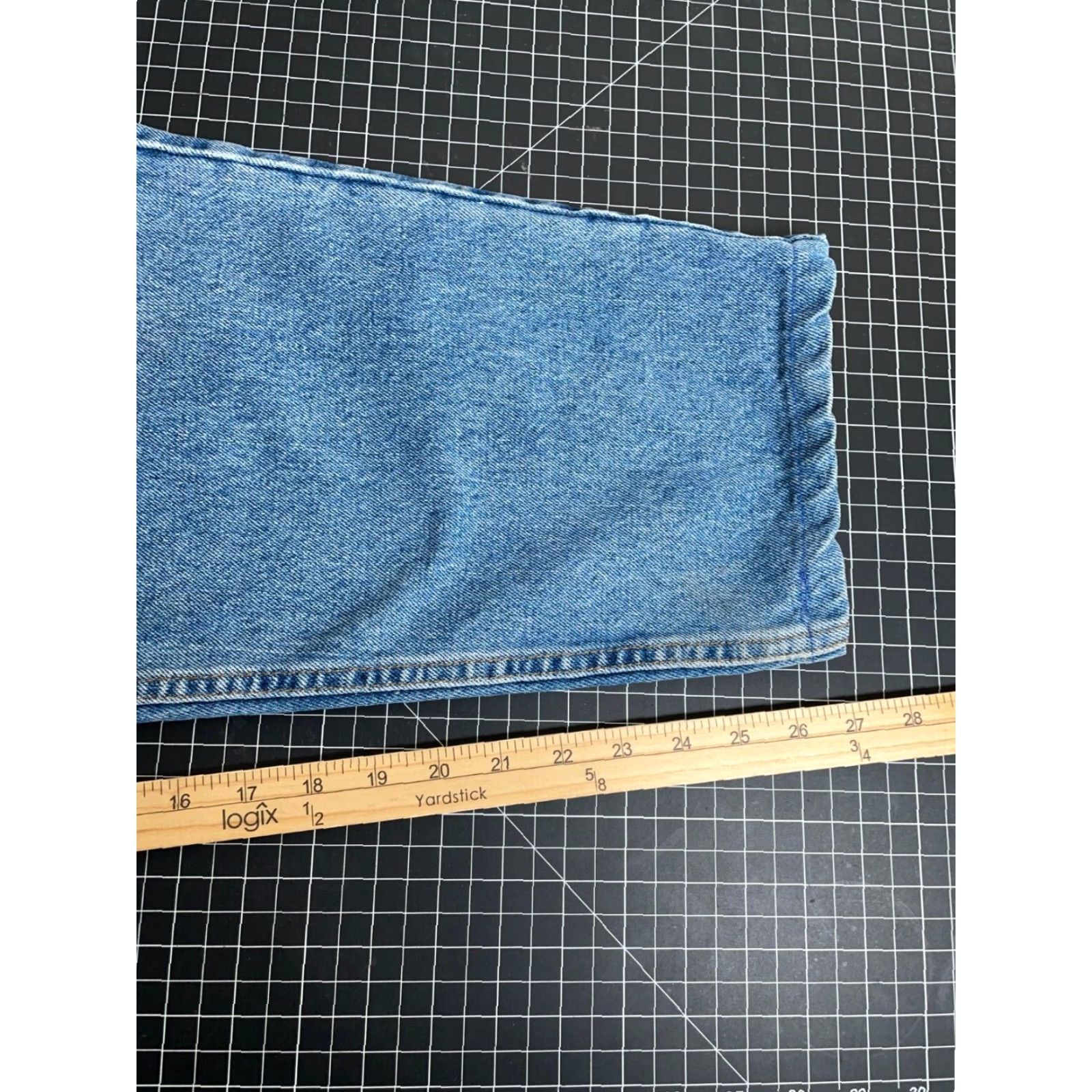 Levi's VINTAGE Levi's Jeans Tapered Fit 550 Men's 37 x 27 Blue 90s Grunge Retro Size US 37 - 6 Thumbnail
