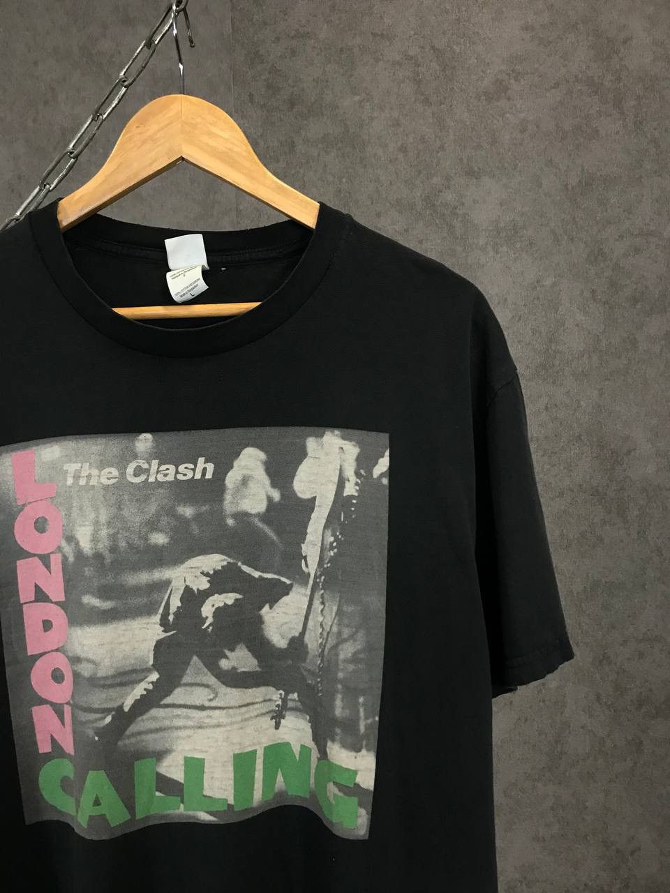 Band Tees The Clash distressed rock band tee Size US L / EU 52-54 / 3 - 2 Thumbnail