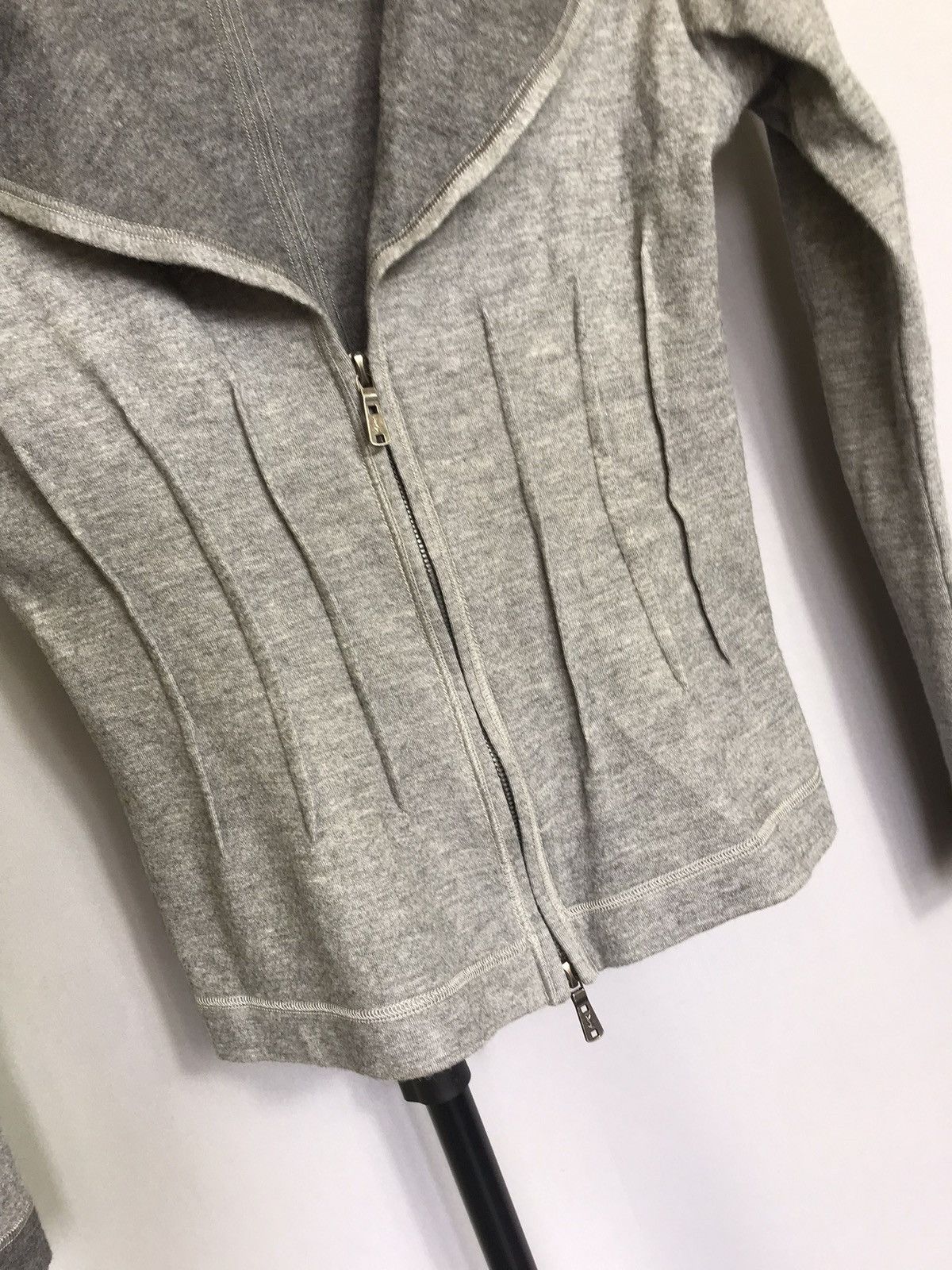 Saint Laurent Paris Yves Saint Laurent cashmere cardigan slim woman zip riri Size XS / US 0-2 / IT 36-38 - 2 Thumbnail