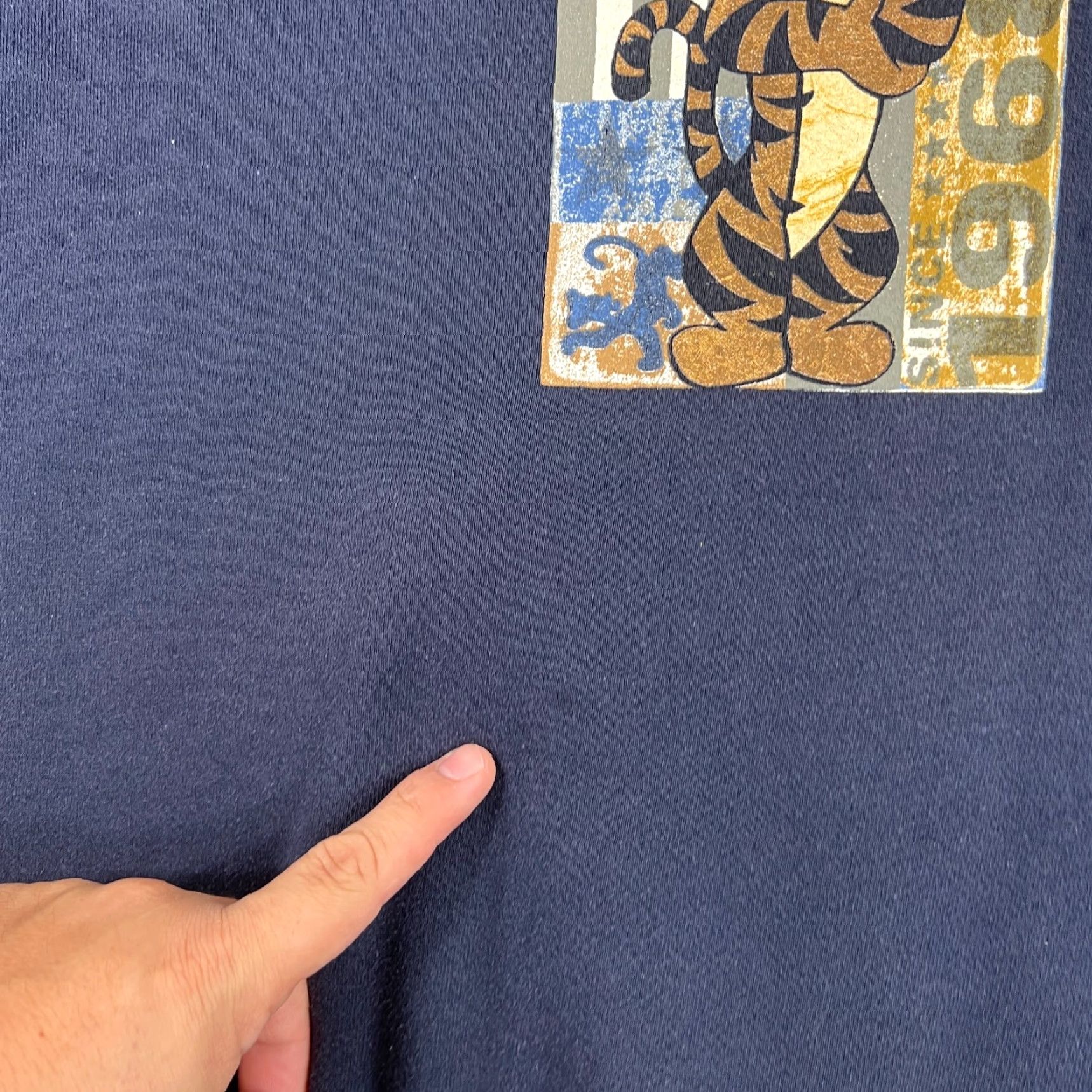 Disney VINTAGE Disney Winnie The Pooh Sweatshirt Tigger XL Crewneck Blue Cotton Polyester Fleece Graphic Print Unisex Adults Pullover Sweatshirt Size US XL / EU 56 / 4 - 3 Thumbnail