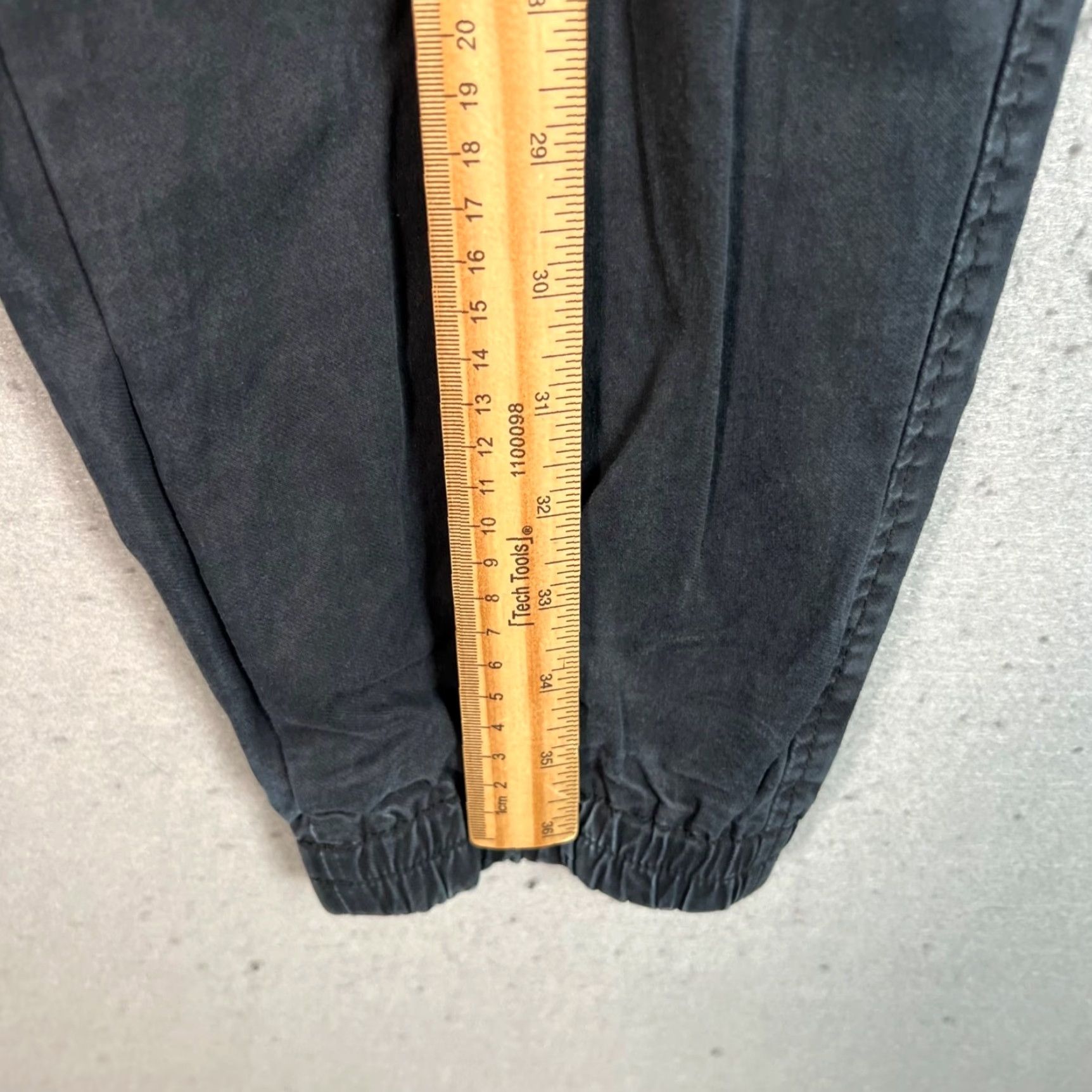 Uniqlo Uniqlo Mens Pants Chino 29 Black Cotton Blend Flat Front Tapered Inseam 28 Regular Waist 31 Size Type: Regular Mens Size US 29 - 5 Thumbnail