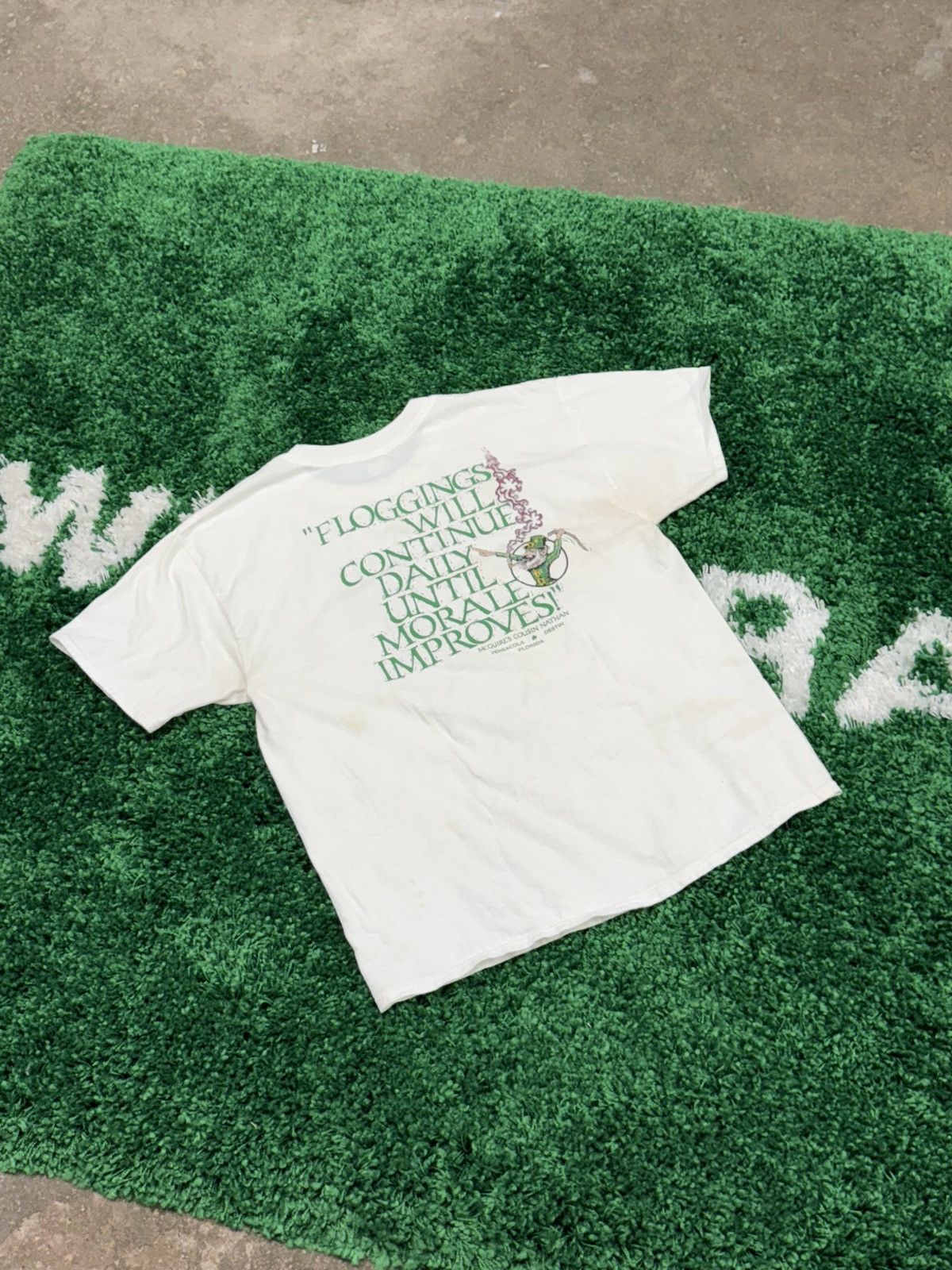 Vintage Vintage McGuire's Irish Pub Floggins Tee Lepurcan White Bar Size US L / EU 52-54 / 3 - 2 Thumbnail