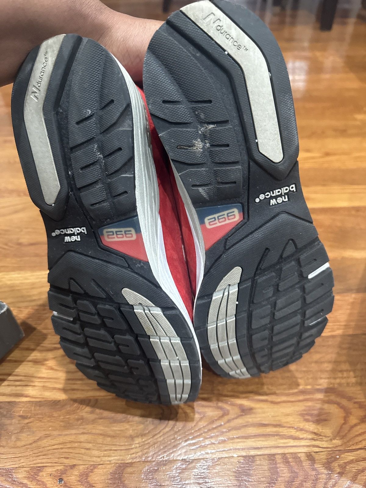 Kith × New Balance New Balance 992 Kith Kithmas Red Size US 9.5 / EU 42-43 - 3 Thumbnail