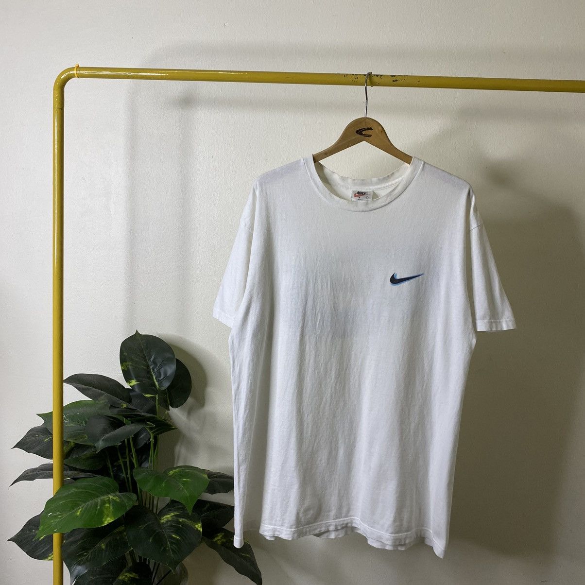 Nike Vintage 1990s Nike Oval T Shirt Size US XL / EU 56 / 4 - 6 Thumbnail