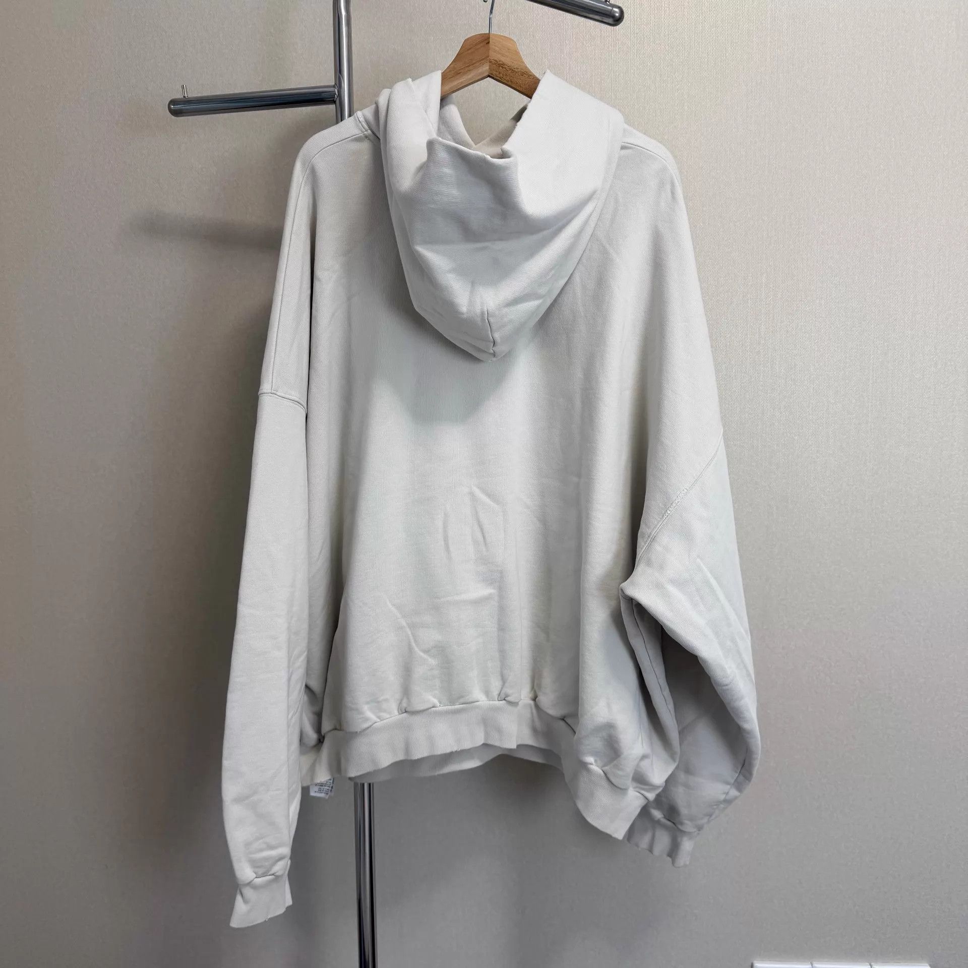 Balenciaga Balenciaga FW22 Apple Logo Oversized White Sweatshirt 3 Size US L / EU 52-54 / 3 - 2 Thumbnail