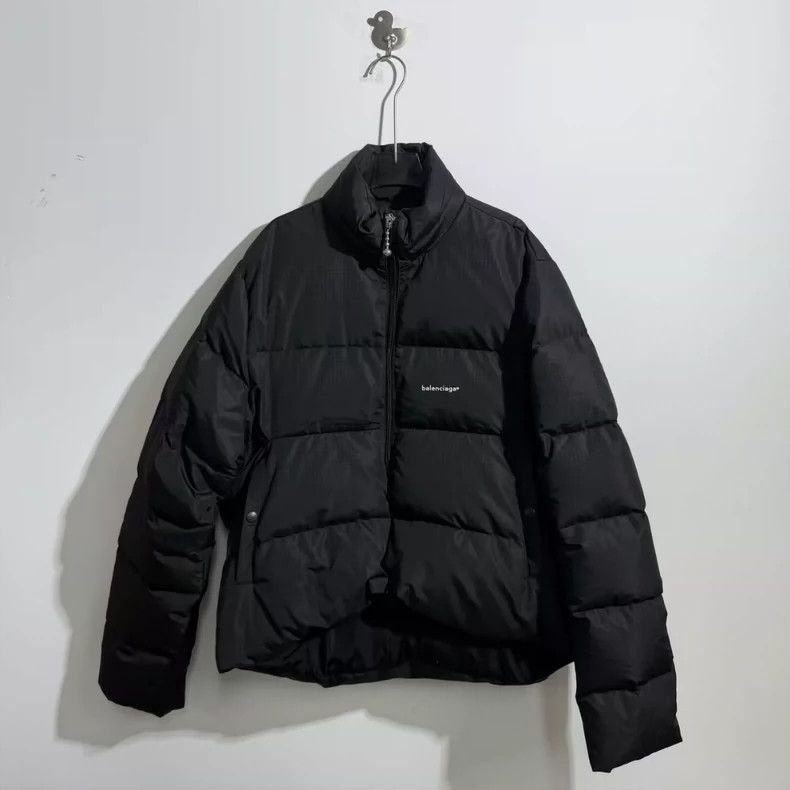 Balenciaga Balenciaga Balenciaga logo letter solid color warm zipper l Size US M / EU 48-50 / 2 - 1 Thumbnail