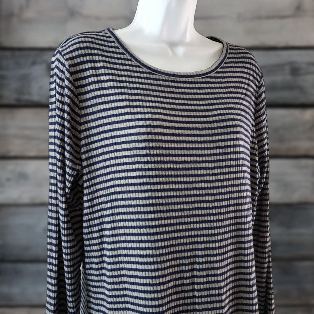 Old Navy Old Navy Womens Ribbed Top Sz Large Blue Gray Striped Long Sleeve Rayon Blend Shirt L Womens Blue Striped Long Sleeve Top Size L / US 10 / IT 46 - 1 Thumbnail