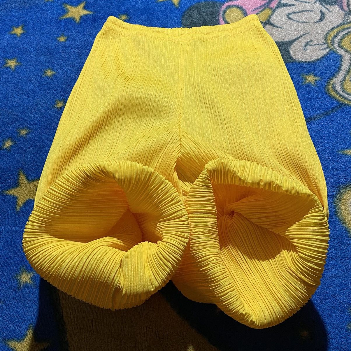 Pleats Please Issey Miyake ISSEY MIYAKE Pleats Please Citrine Yellow Pants Size 30" / US 8 / IT 44 - 3 Thumbnail