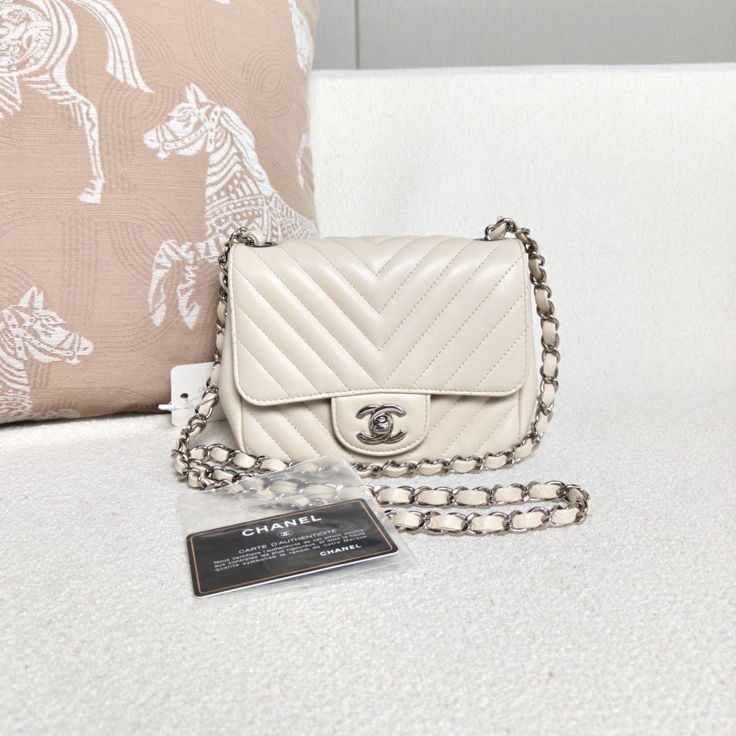 Chanel Pre-loved Bag Very good condition Size ONE SIZE - 1 Thumbnail