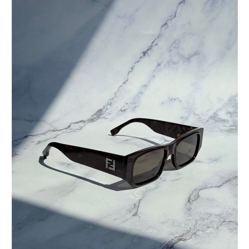 Fendi NEW Fendi FE40144I Brown Unisex Sunglasses Size ONE SIZE - 1 Thumbnail