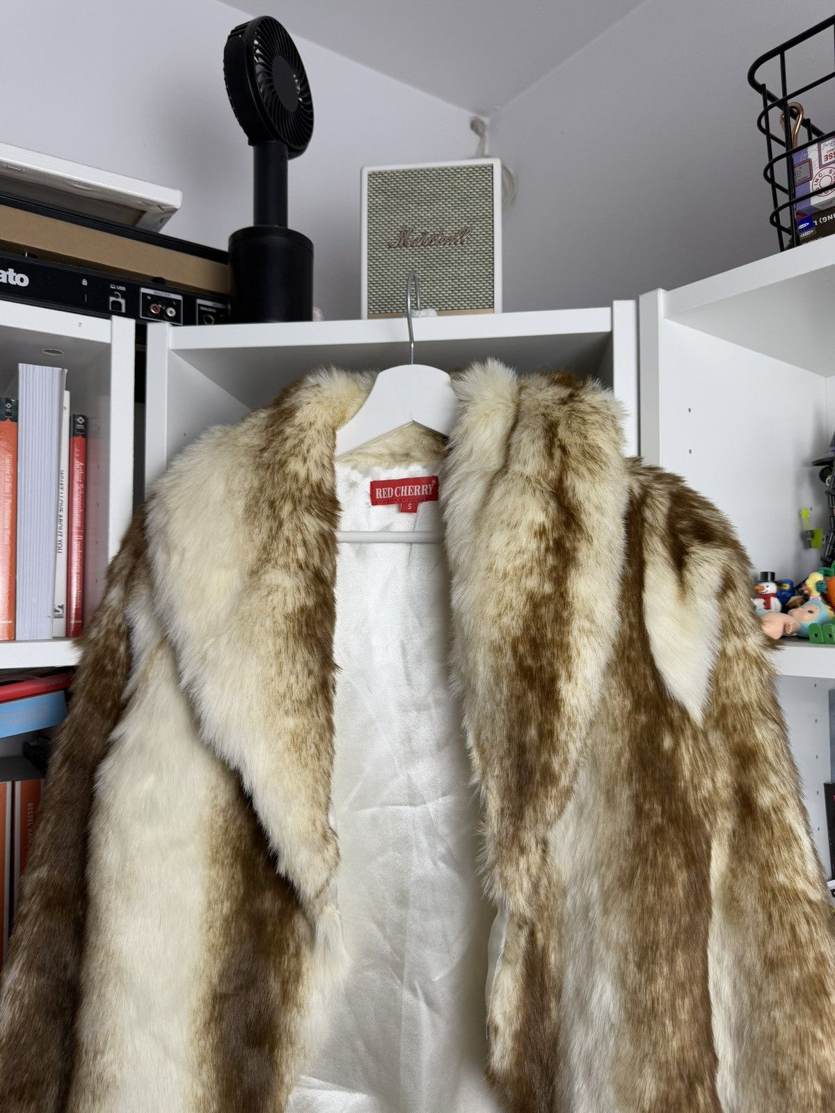 Japanese Brand Vintage y2k cropped faux fur coat jacket S Kate moss scandi Size S / US 4 / IT 40 - 5 Thumbnail