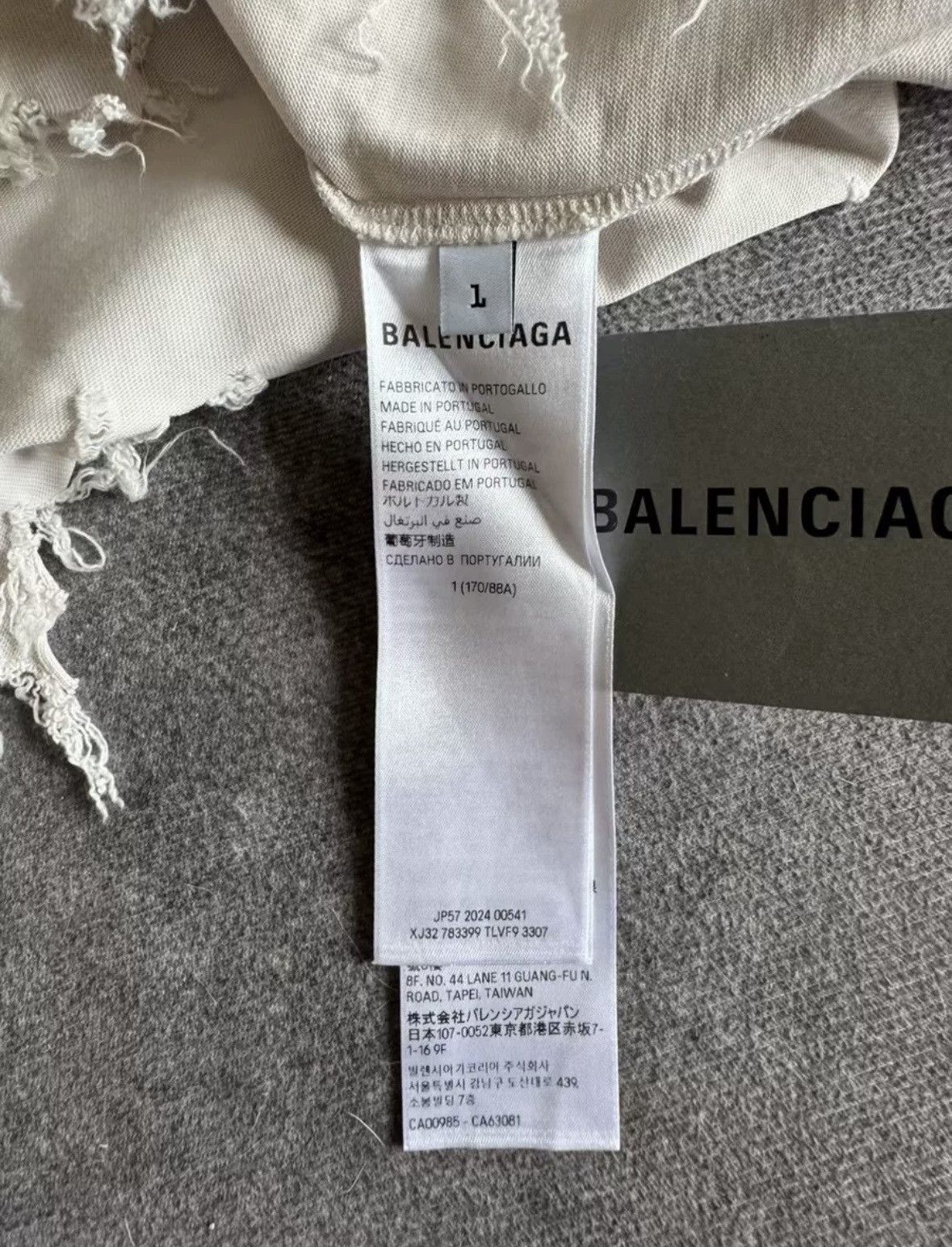 Balenciaga Balenciaga 24ss tee Size US L / EU 52-54 / 3 - 3 Thumbnail