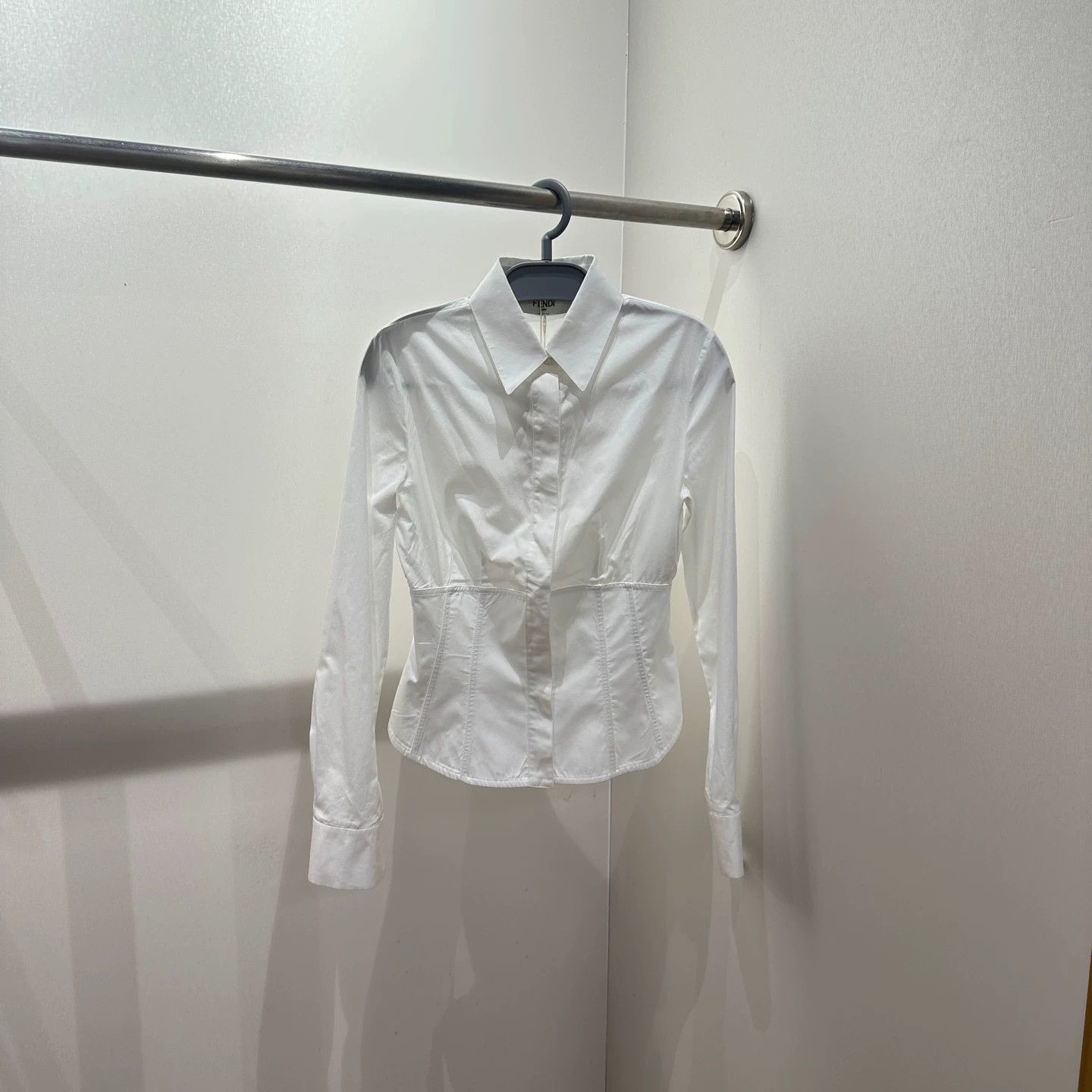 Fendi Fendi waisted white shirt 36 Size XS / US 0-2 / IT 36-38 - 1 Thumbnail