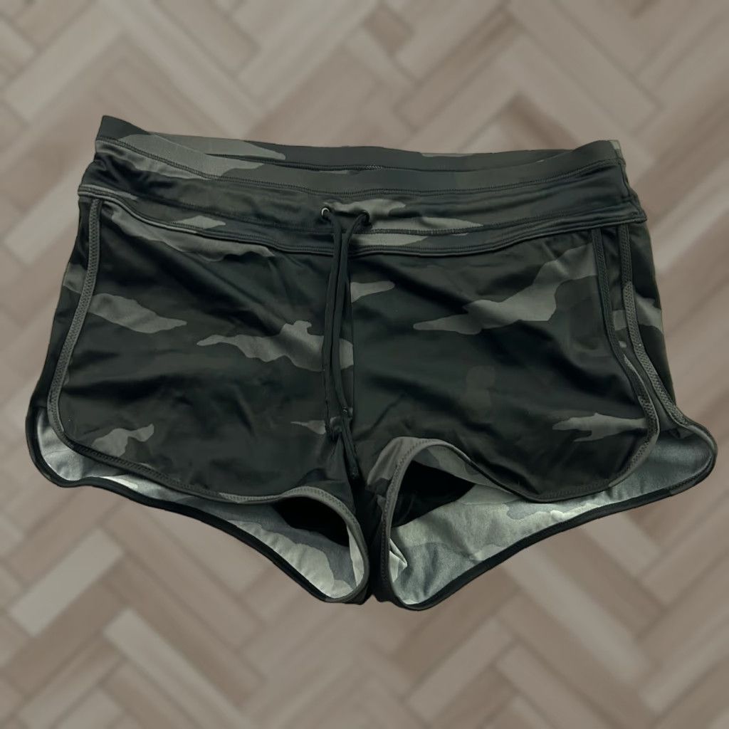 Athleta Athleta Shorts Women's XS Black Athletic Surge Freestyle Camo Print Unlined Size 26" / US 2 / IT 38 - 1 Thumbnail