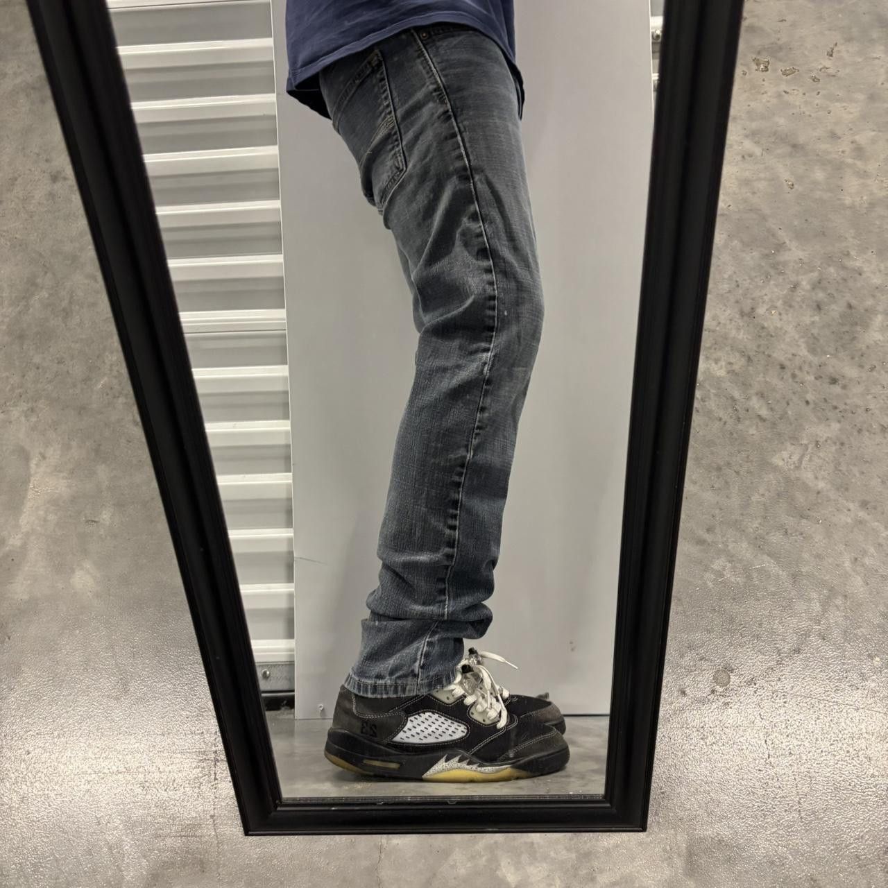 Levi's × Vintage Crazy Vintage Y2K/2000s Grunge Faded Dark Wash Levi’s Denim Jeans! Size US 28 / EU 44 - 2 Thumbnail