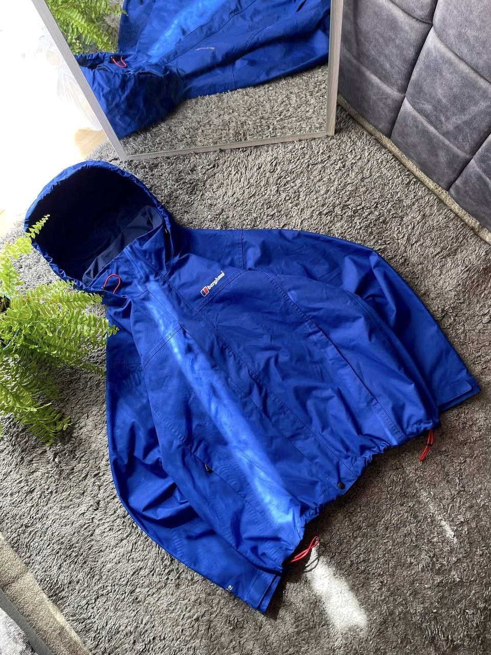 Berghaus Berghaus Light Jacket Gorpcore Outdoor Gore-Tex Logo Rare Size US M / EU 48-50 / 2 - 3 Thumbnail
