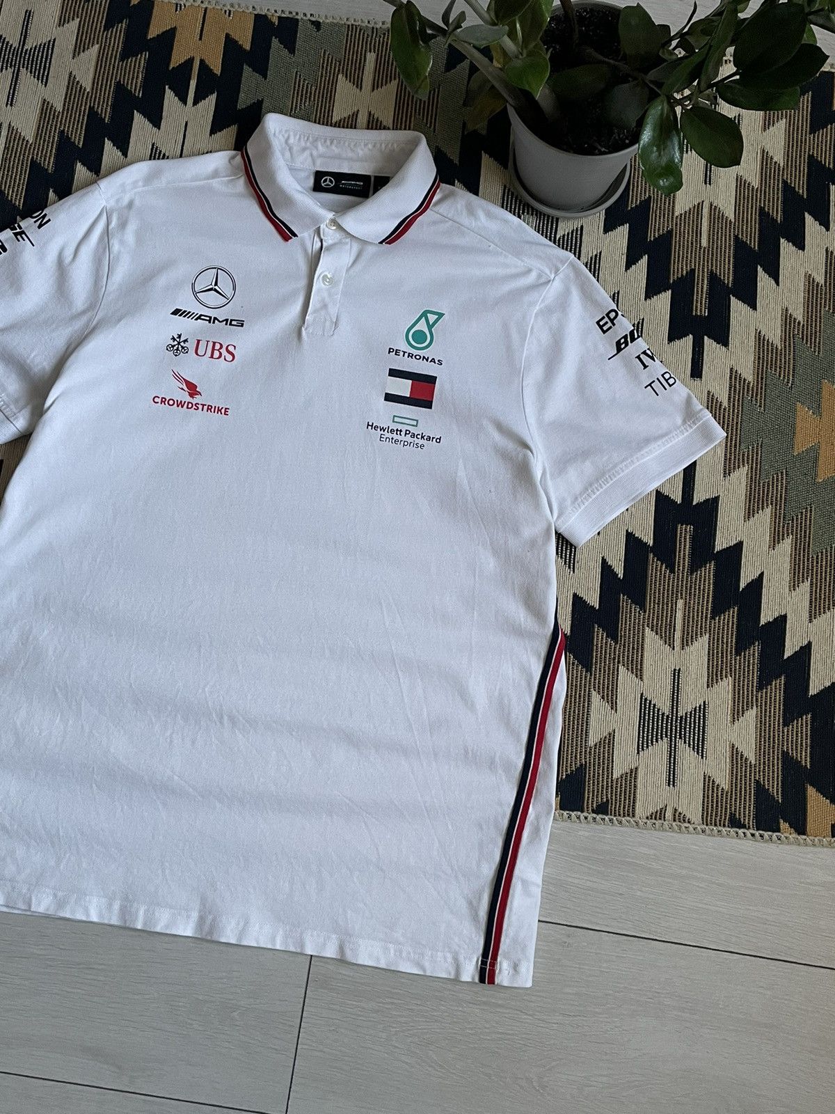 Tommy Hilfiger Mercedes Benz AMG Petronas Motosport T-shirt Size US XL / EU 56 / 4 - 3 Thumbnail
