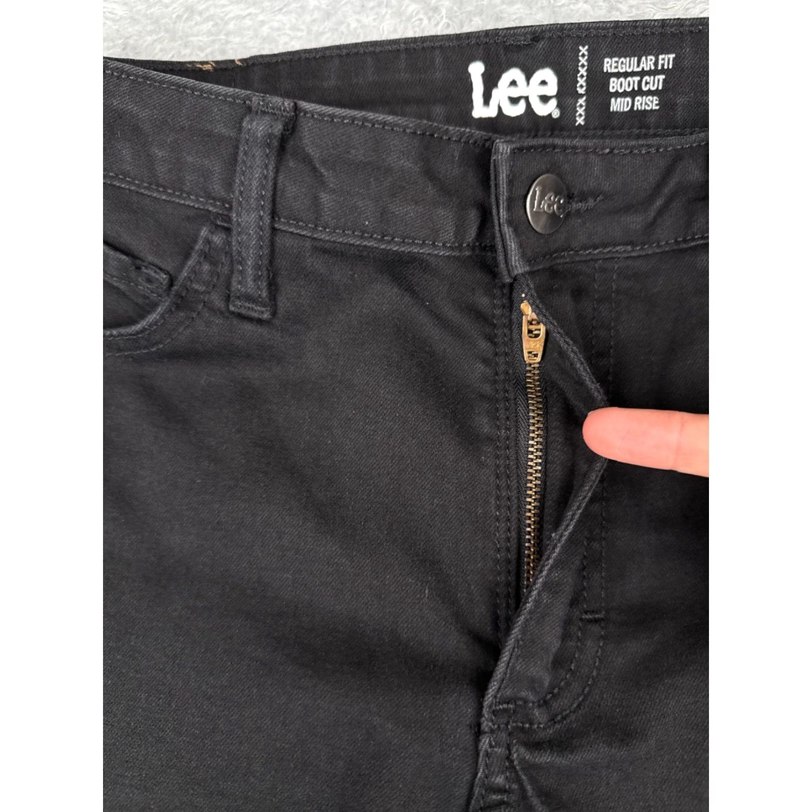 Lee Lee Jeans Black Denim Bootcut Womens 12 Regular Fit Mid Rise 31x32 Cotton Blend 5-Pocket Zipper Button Distressed Rock Style Mens? Size 34" / US 12 / IT 48 - 5 Thumbnail